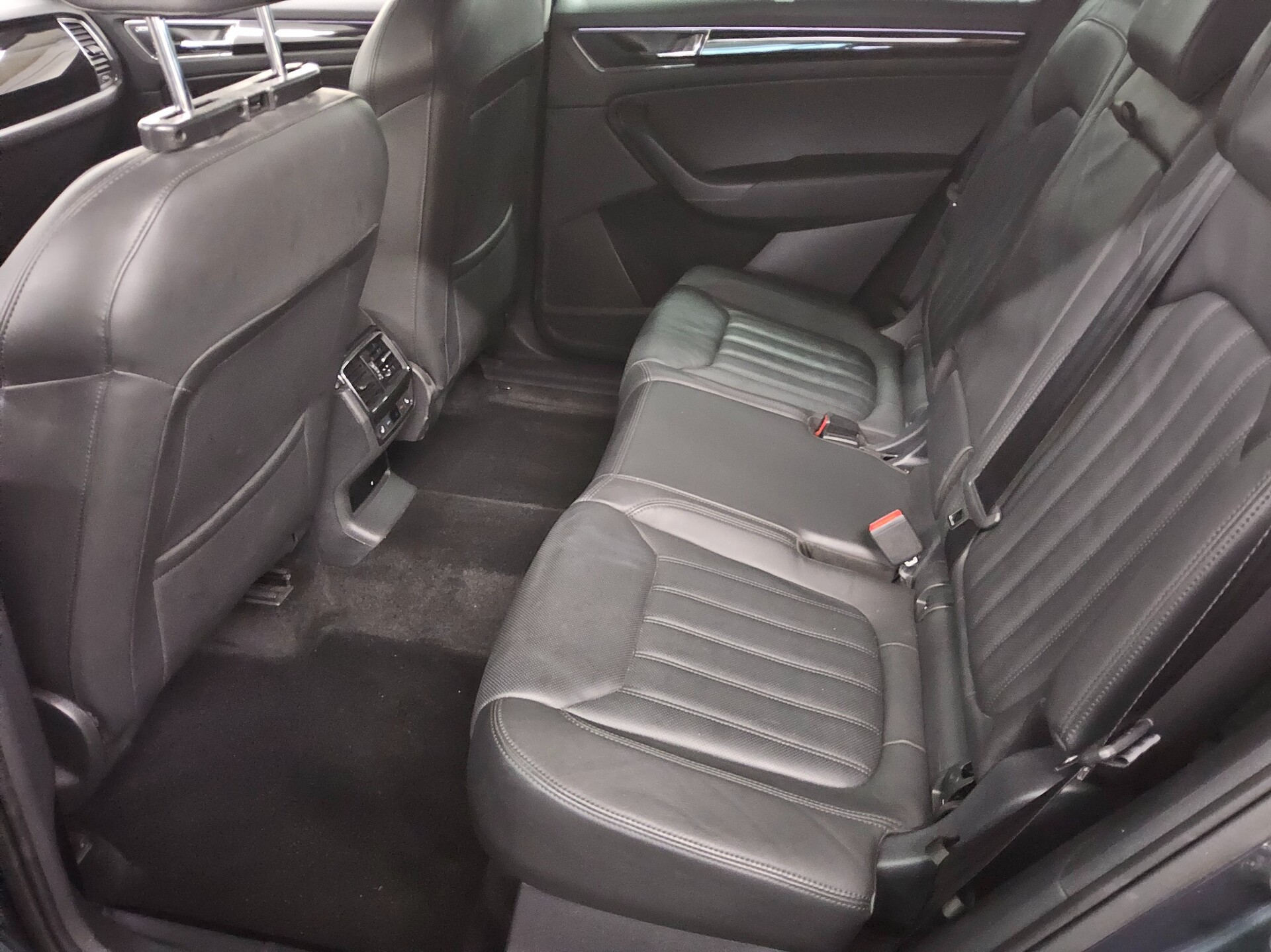 Skoda Kodiaq 2.0 TDI 4x4 L&K Leder DCC Ahk LED Navi 13