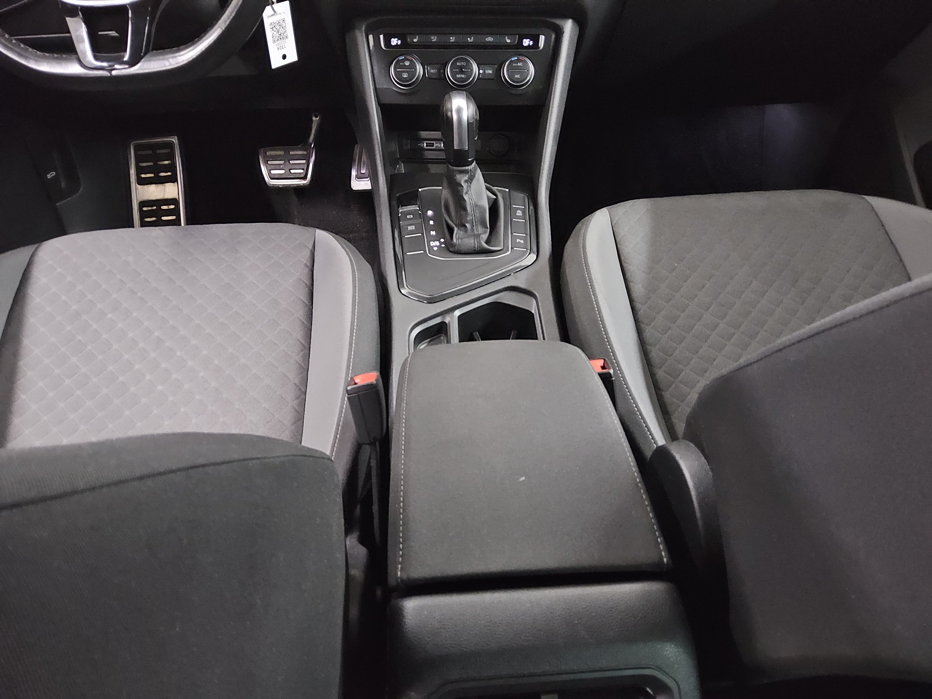 Volkswagen Tiguan 1.5 TSI Comf. Navi LED Ambiente ACC Ahk 6