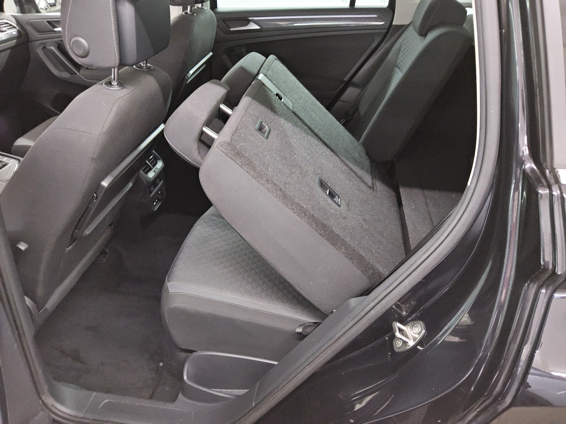 Volkswagen Tiguan 1.5 TSI Comf. Navi LED Ambiente ACC Ahk 12