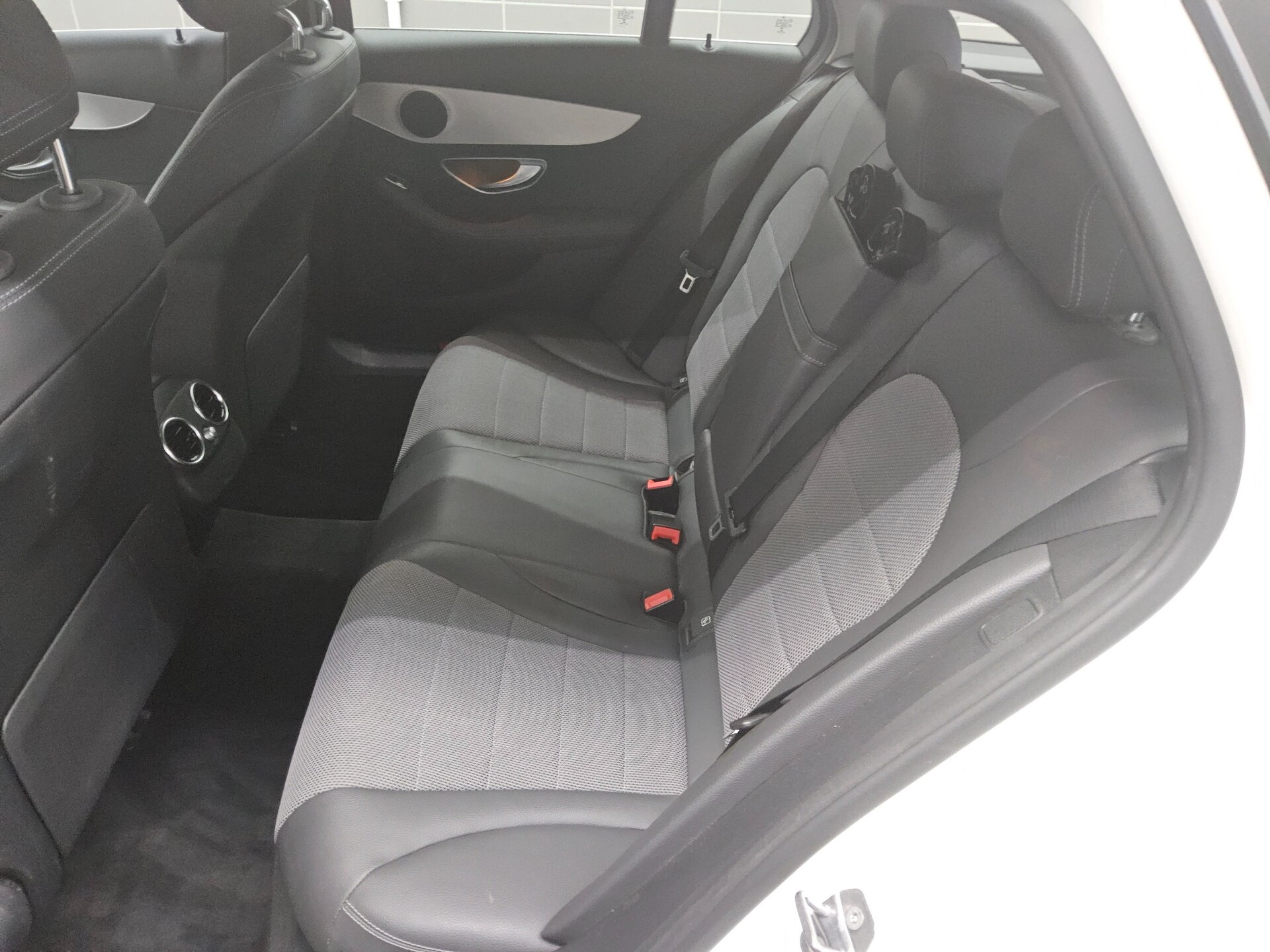 Mercedes-Benz C 300 T de Avantgarde Distronic+ Navi LED HuD 12