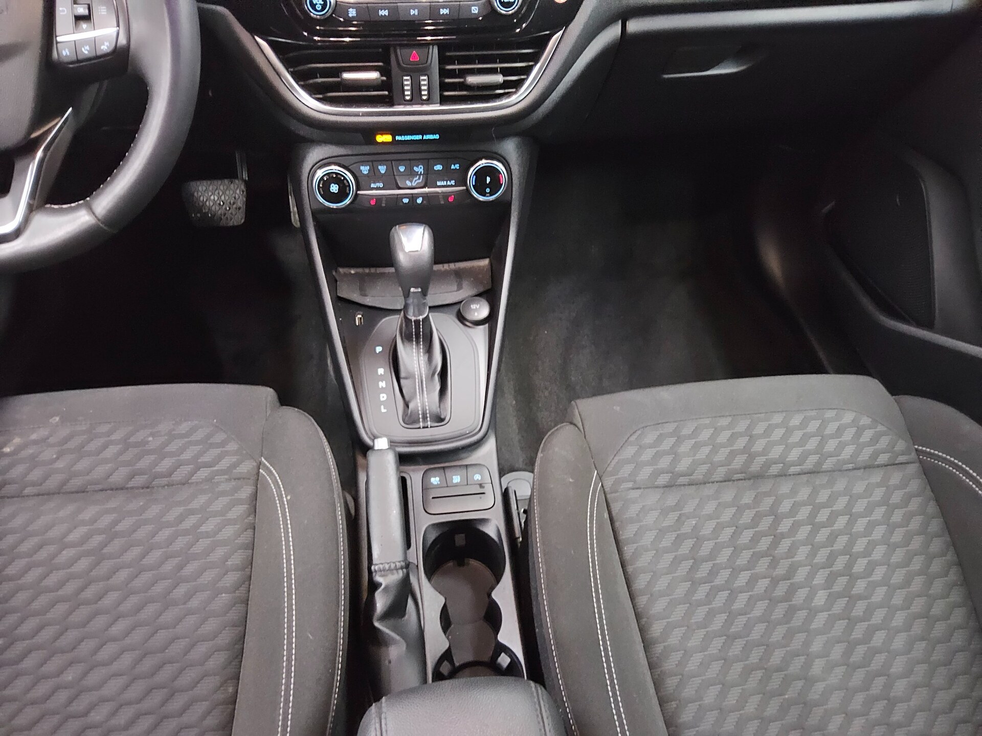 Ford Fiesta 1.0 EB Titanium Navi LED Shz PDC 6
