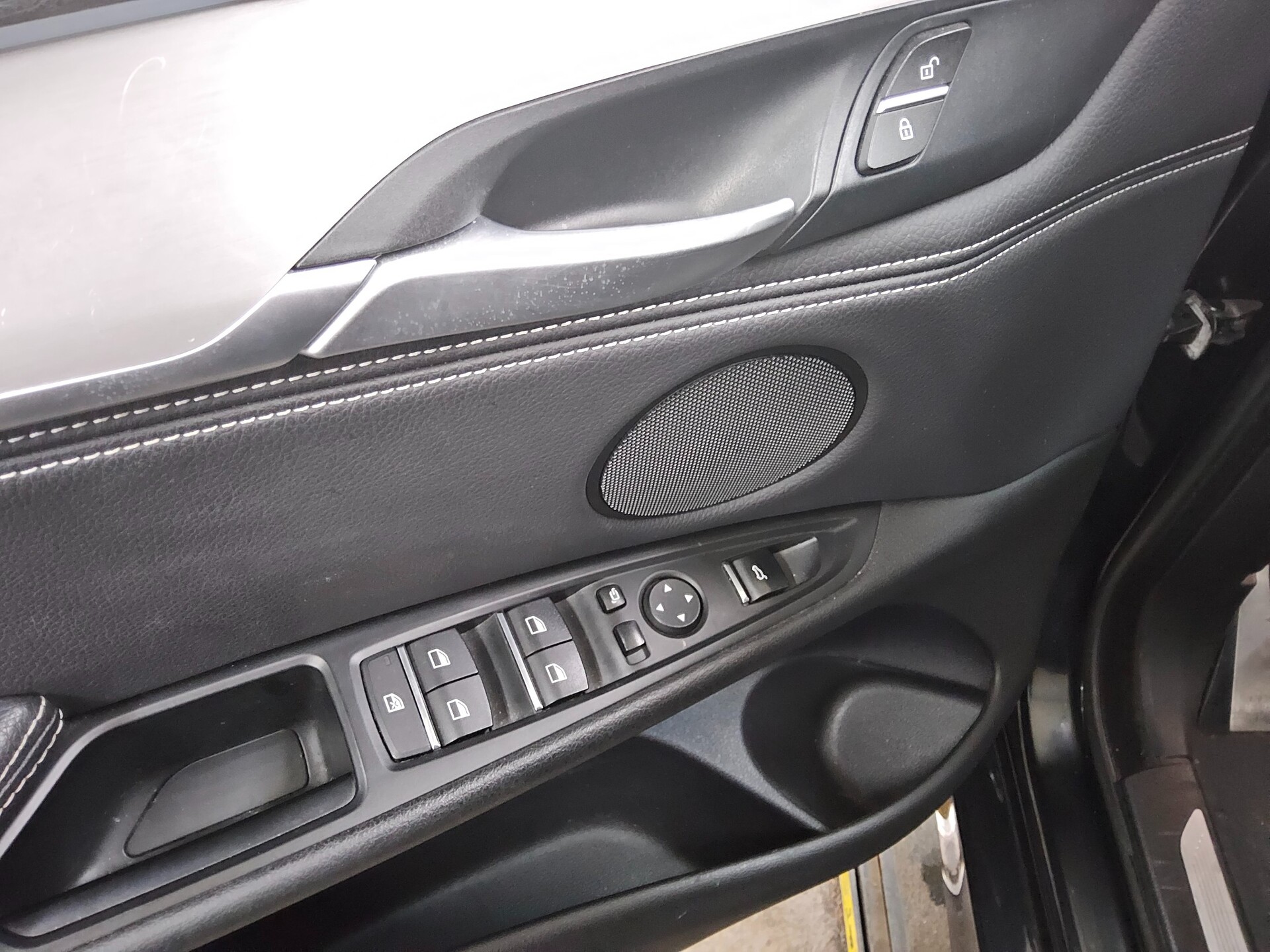 BMW X6 M50 d Navi Xenon 4xShz HuD Sound AHK 360° 9