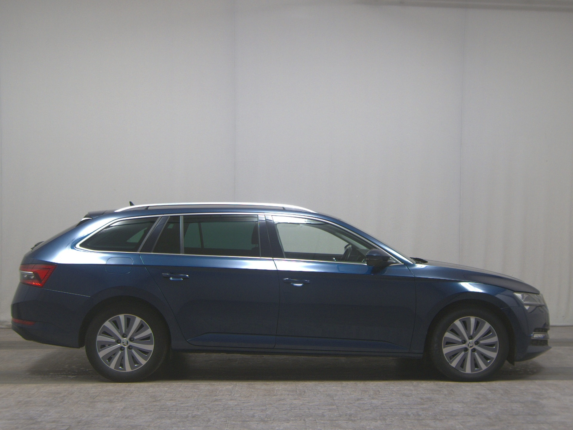 Skoda Superb Kombi 2.0 TDI Premium Ed. Navi LED vc ACC