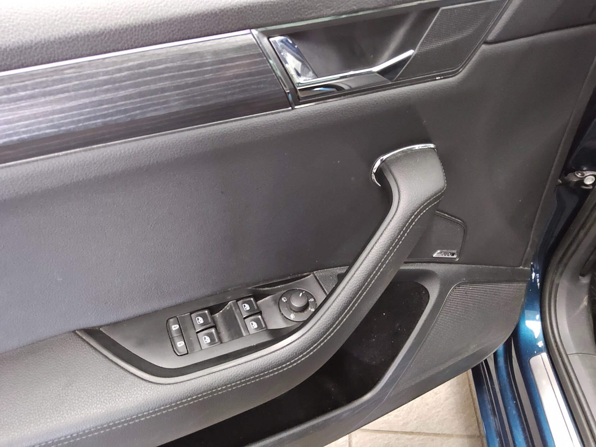 Skoda Superb Kombi 2.0 TDI Premium Ed. Navi LED vc ACC 10