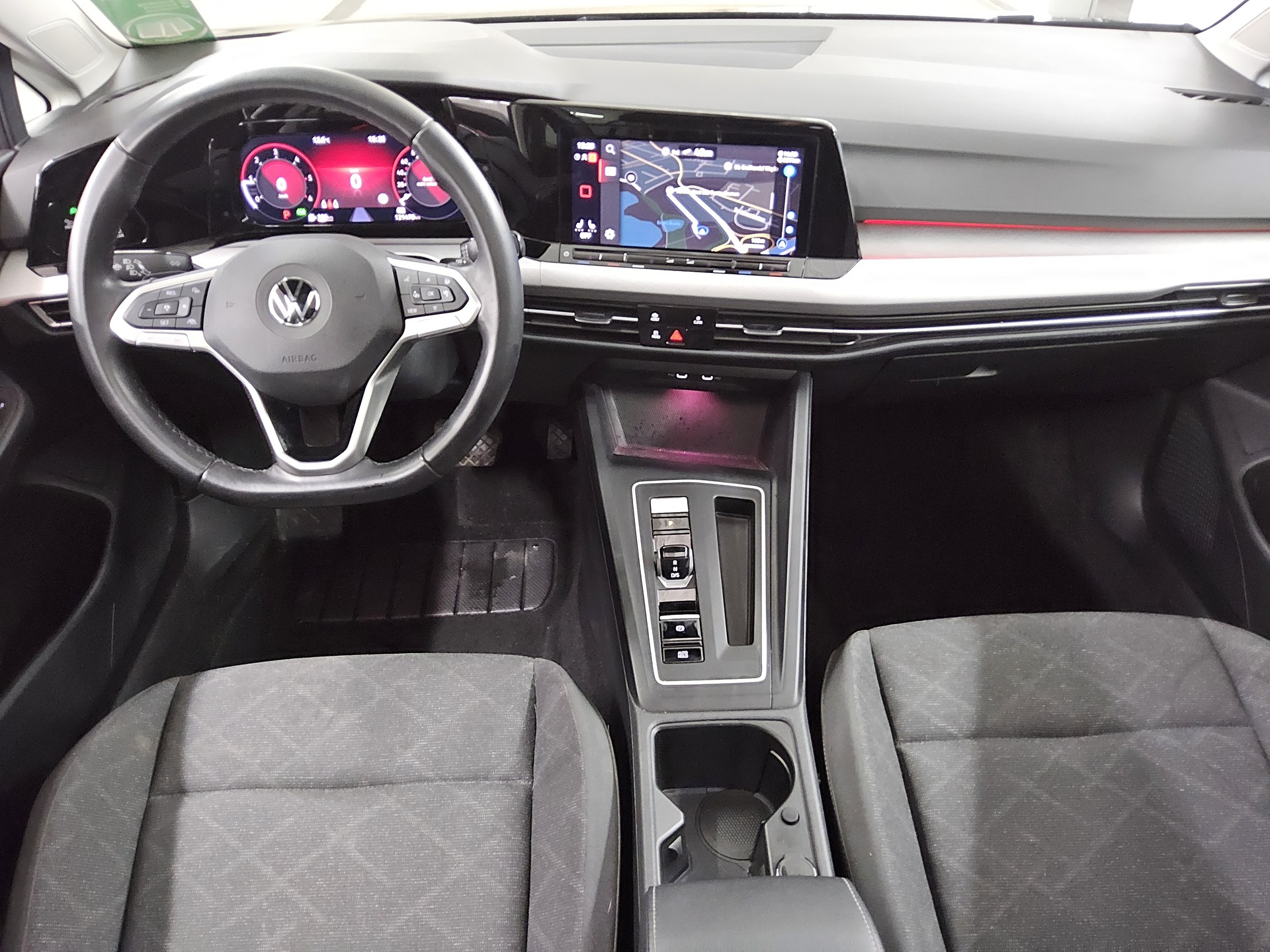 Volkswagen Golf-8 Var. 2.0 TDI Life Navi Pano Matrix DC AHK 5