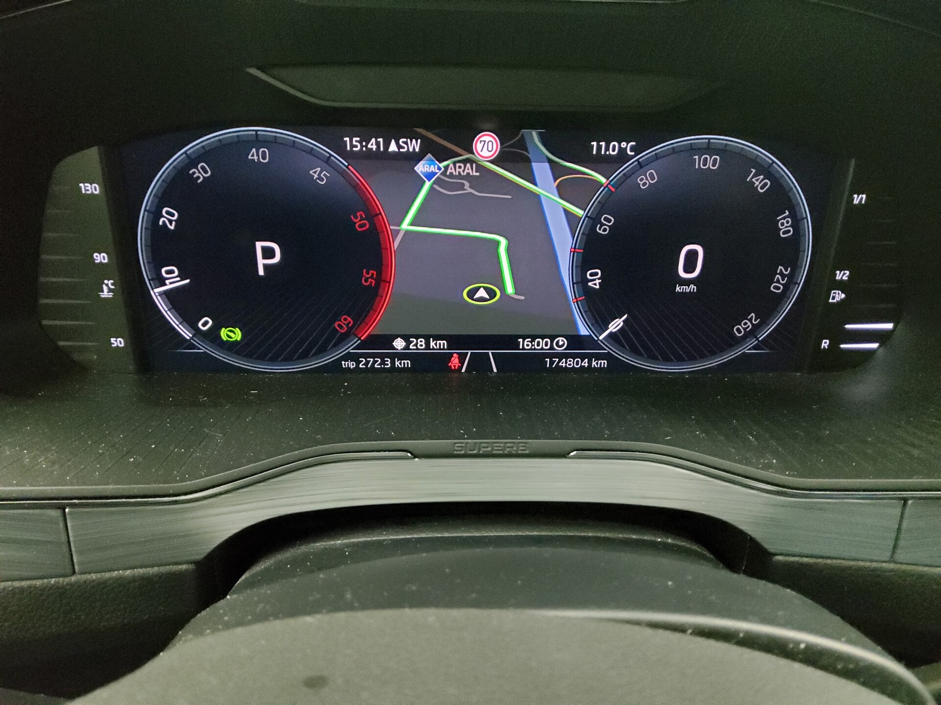 Skoda Superb Kombi 2.0 TDI Ambition Navi LED AHK AID 8