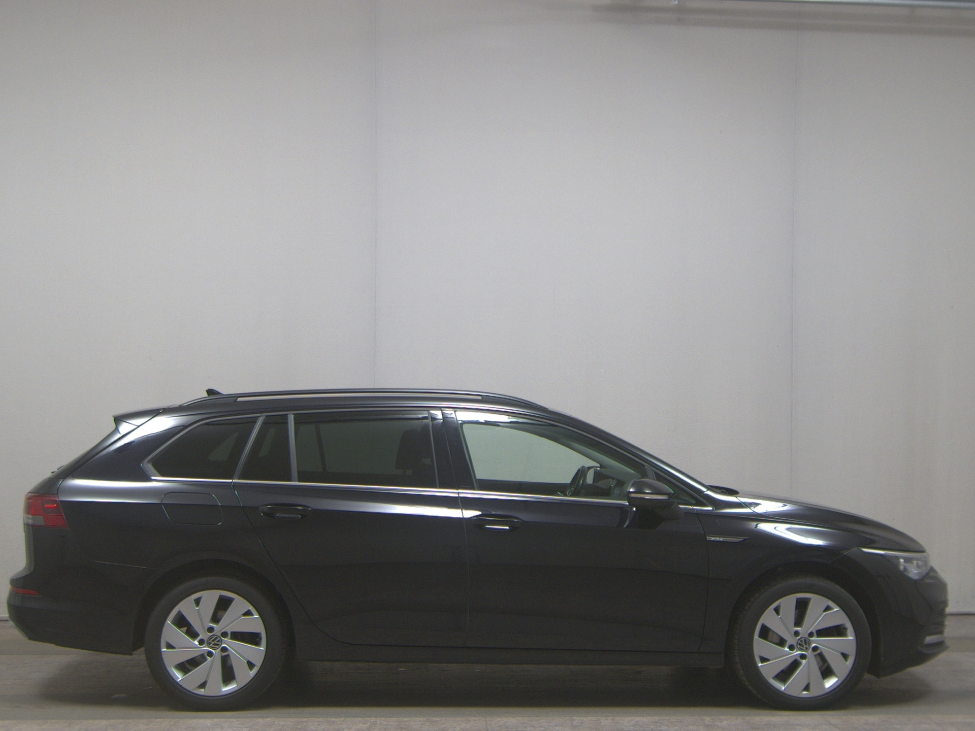 Volkswagen Golf-8 Var. 2.0 TDI Style Navi LED AID PDC Shz