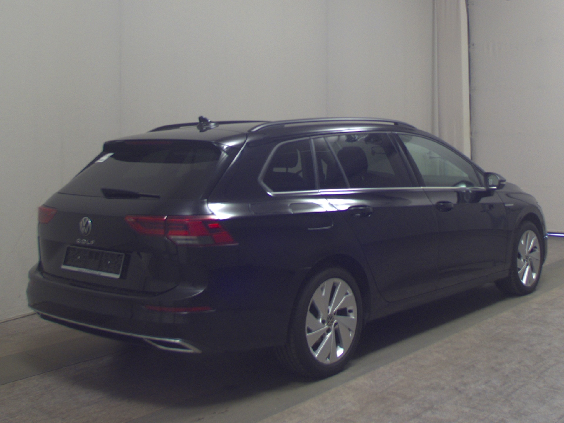 Volkswagen Golf-8 Var. 2.0 TDI Style Navi LED AID PDC Shz 4