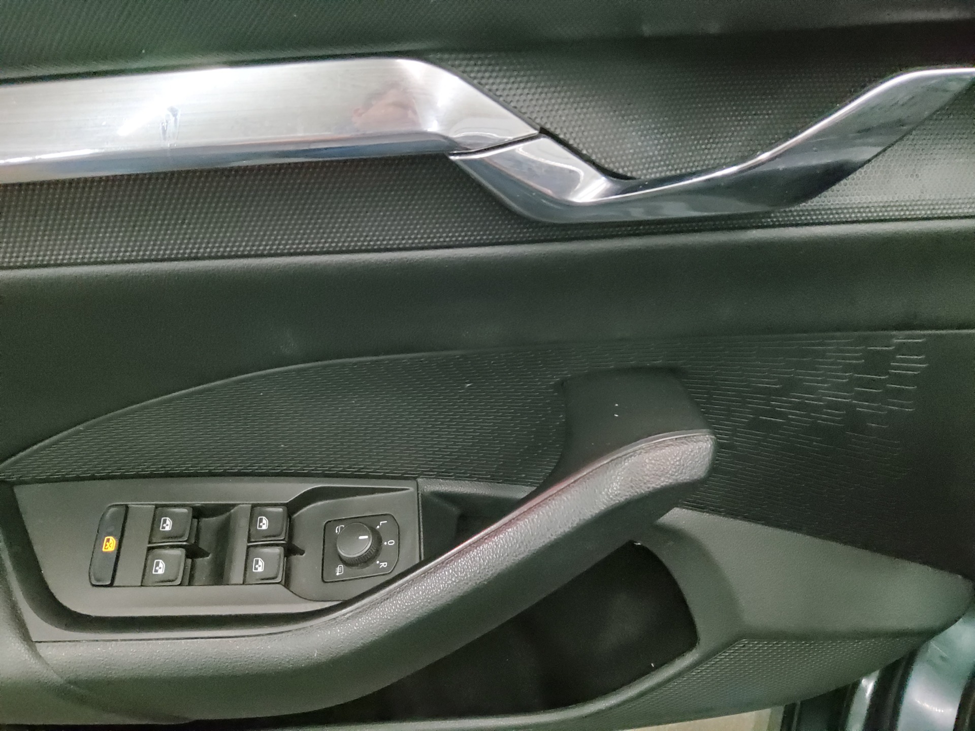 Skoda Octavia Kombi 2.0 TDI Style Navi LED vc HuD AHK 10