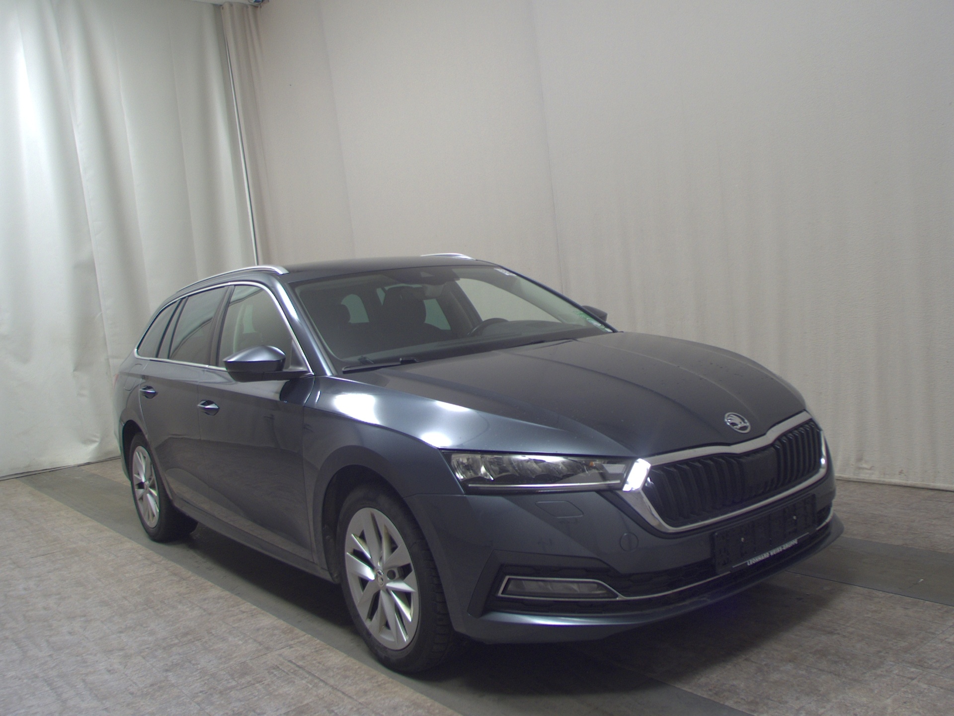 Skoda Octavia Kombi 2.0 TDI Style Navi LED vc HuD AHK 3