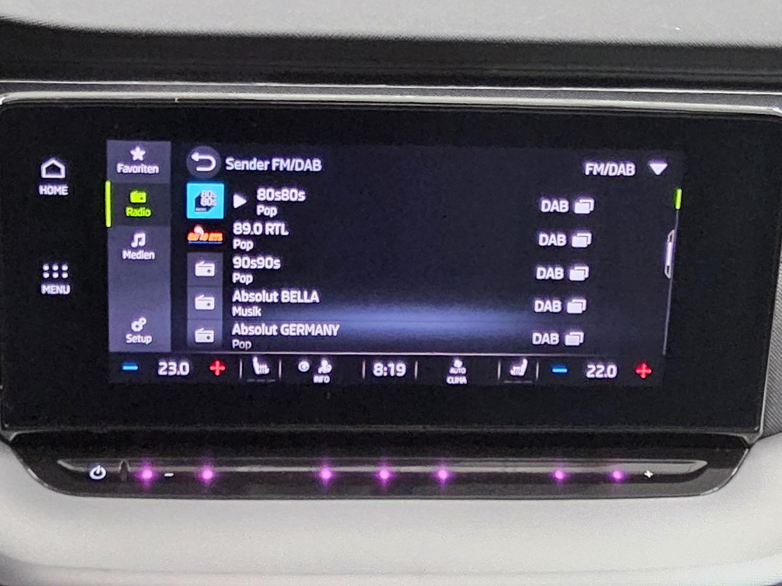 Skoda Octavia Kombi 2.0 TDI Style LED+ vc Pano RFK AHK 7