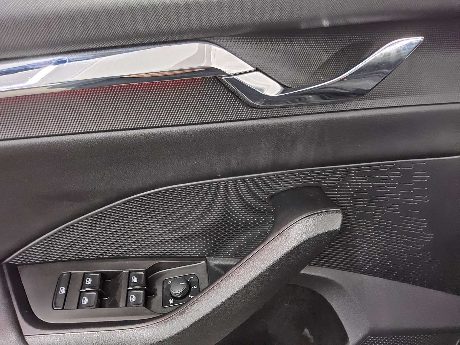 Skoda Octavia Kombi 2.0 TDI Style LED+ vc Pano RFK AHK 10