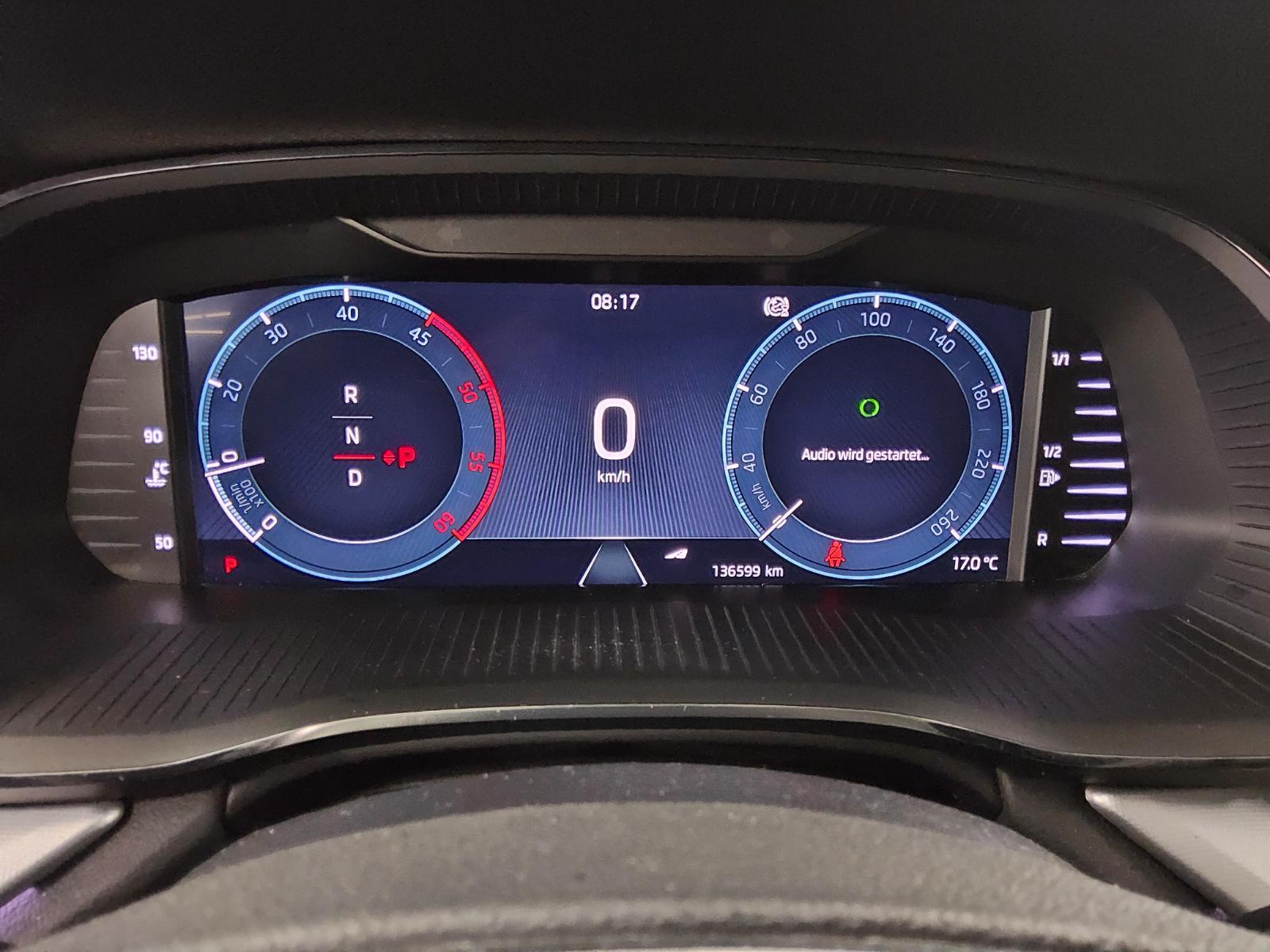 Skoda Octavia Kombi 2.0 TDI Style LED+ vc Pano RFK AHK 8