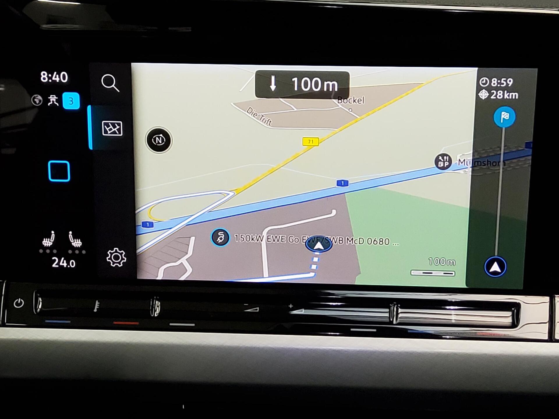 Volkswagen Golf-8 Var. 2.0 TDI Life Navi LED AID PDC 7