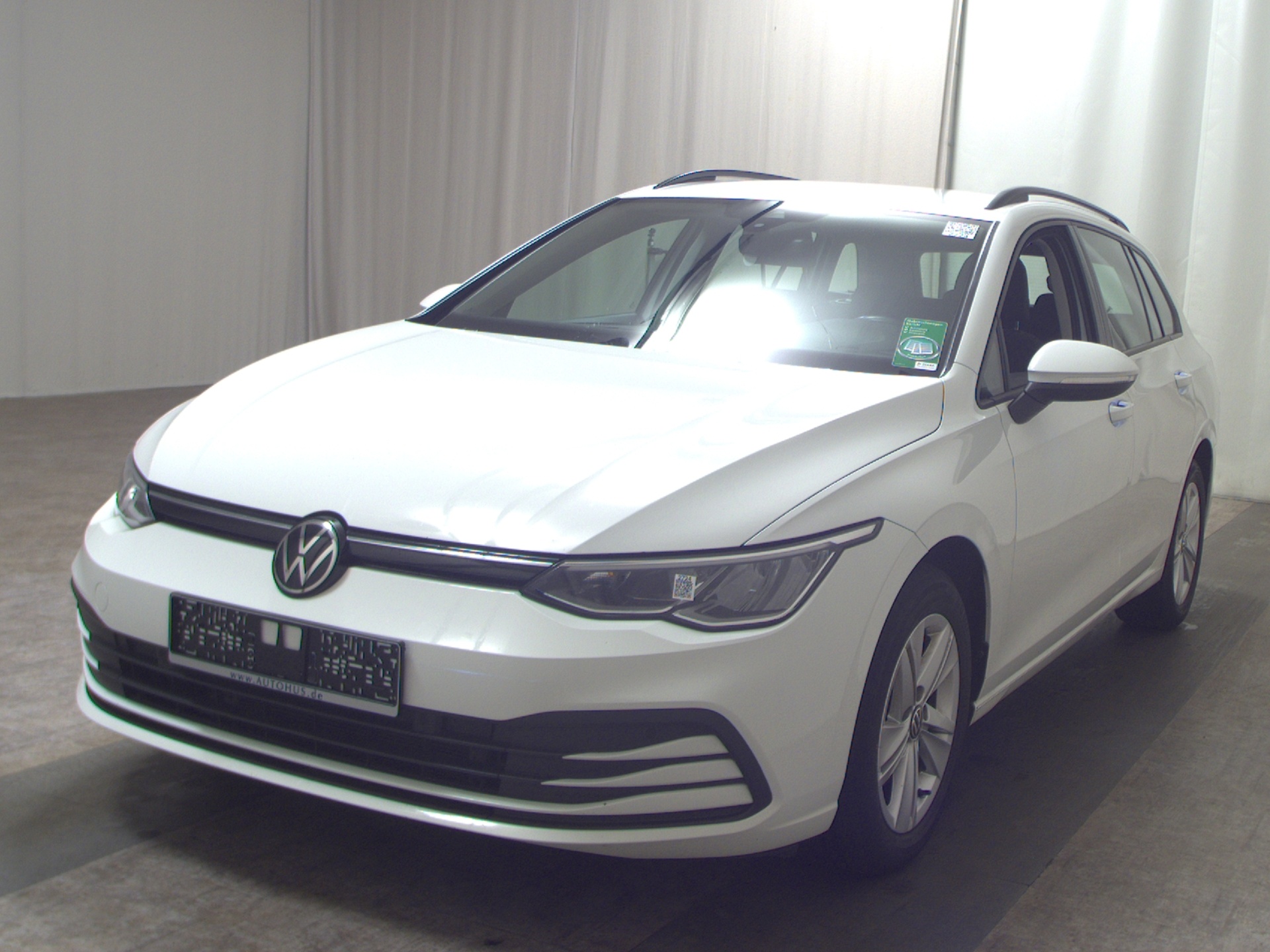 Volkswagen Golf-8 Var. 2.0 TDI Life Navi LED AID PDC 2