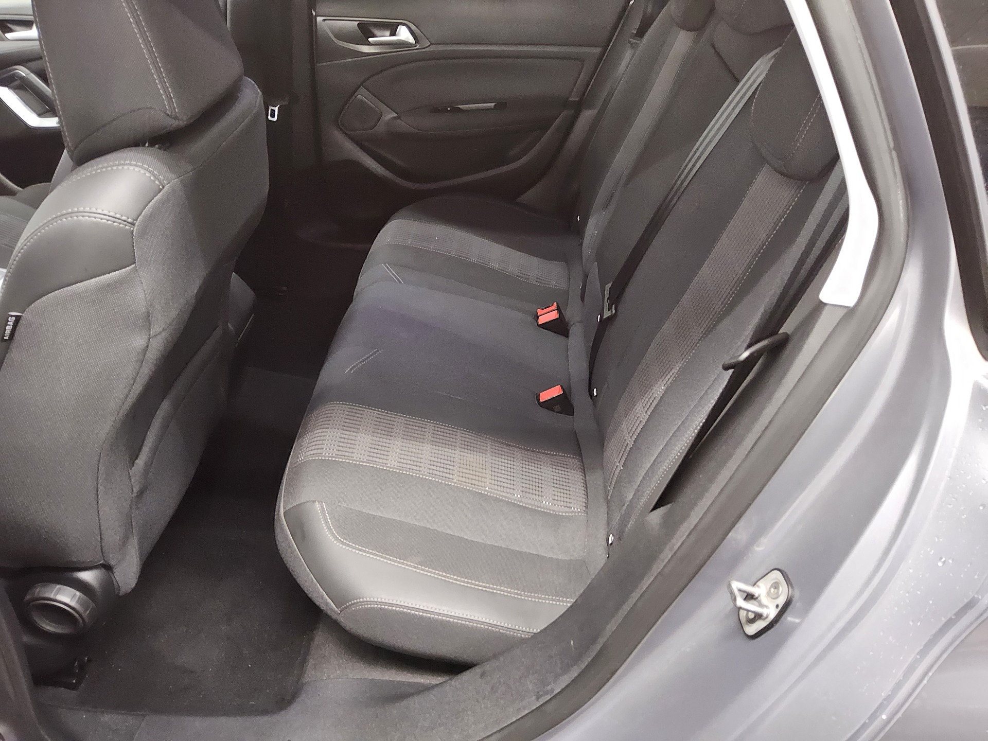 Peugeot 308 1.5 BlueHDi 130 Allure T-Leder Navi RFK AHK 13