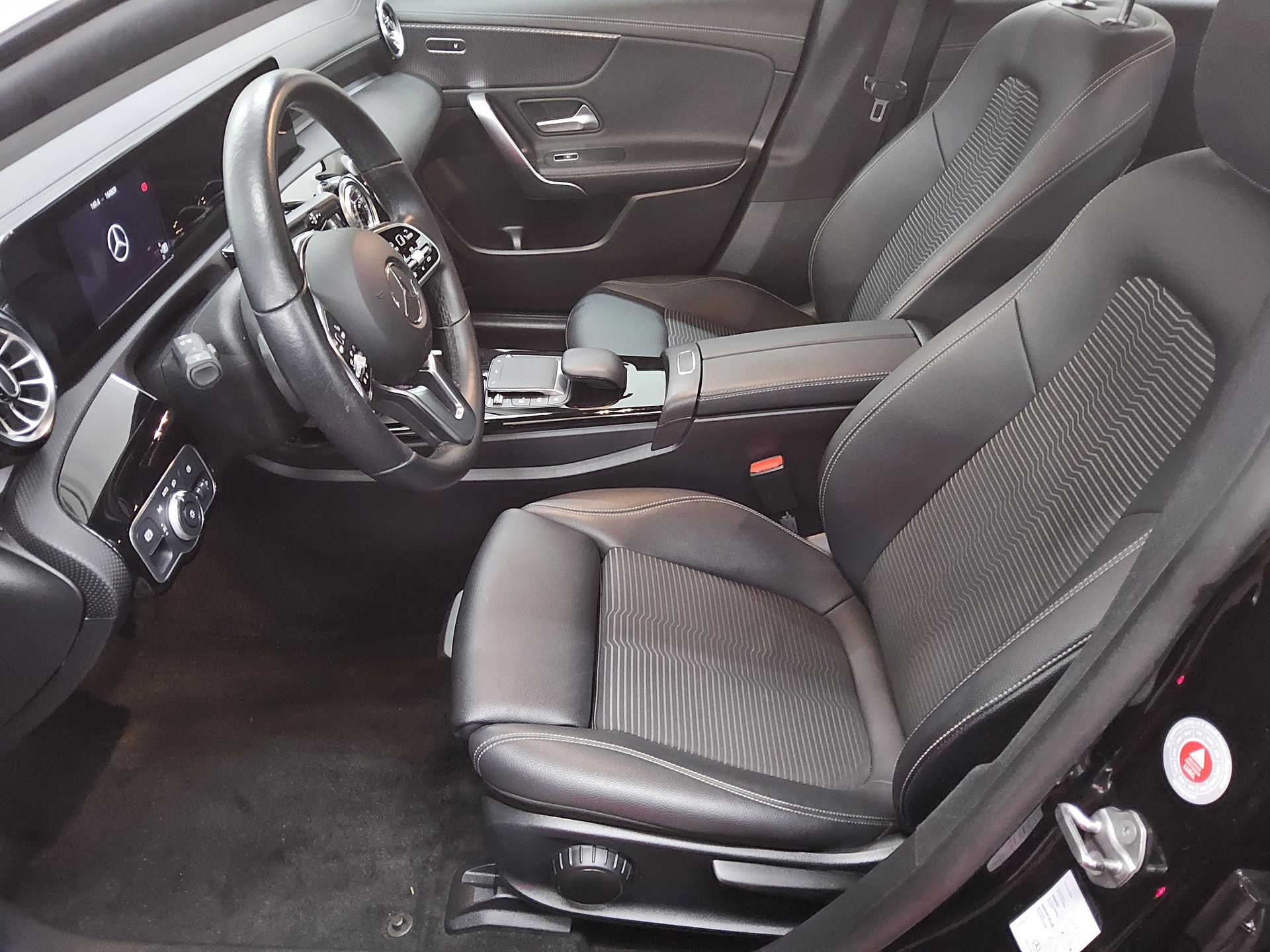 Mercedes-Benz CLA 200 SB d Progressive Navi MBUX 360° Distr.+ 9