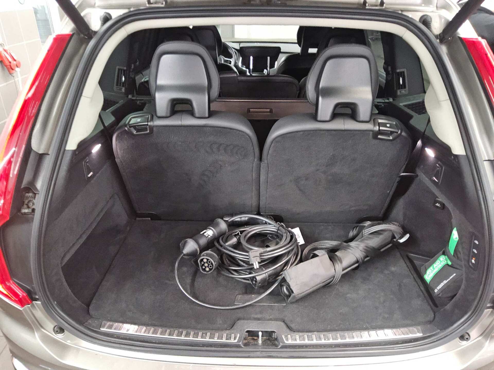 Volvo XC90 T8 AWD Hybrid Leder Navi LED H/K Sound 360° 12