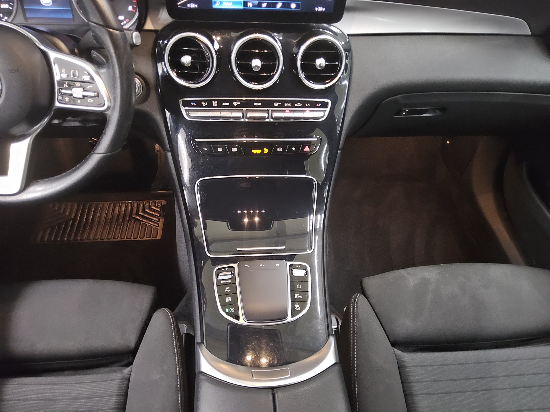 Mercedes-Benz GLC 220 d 4M Navi LED PDC SHZ 6