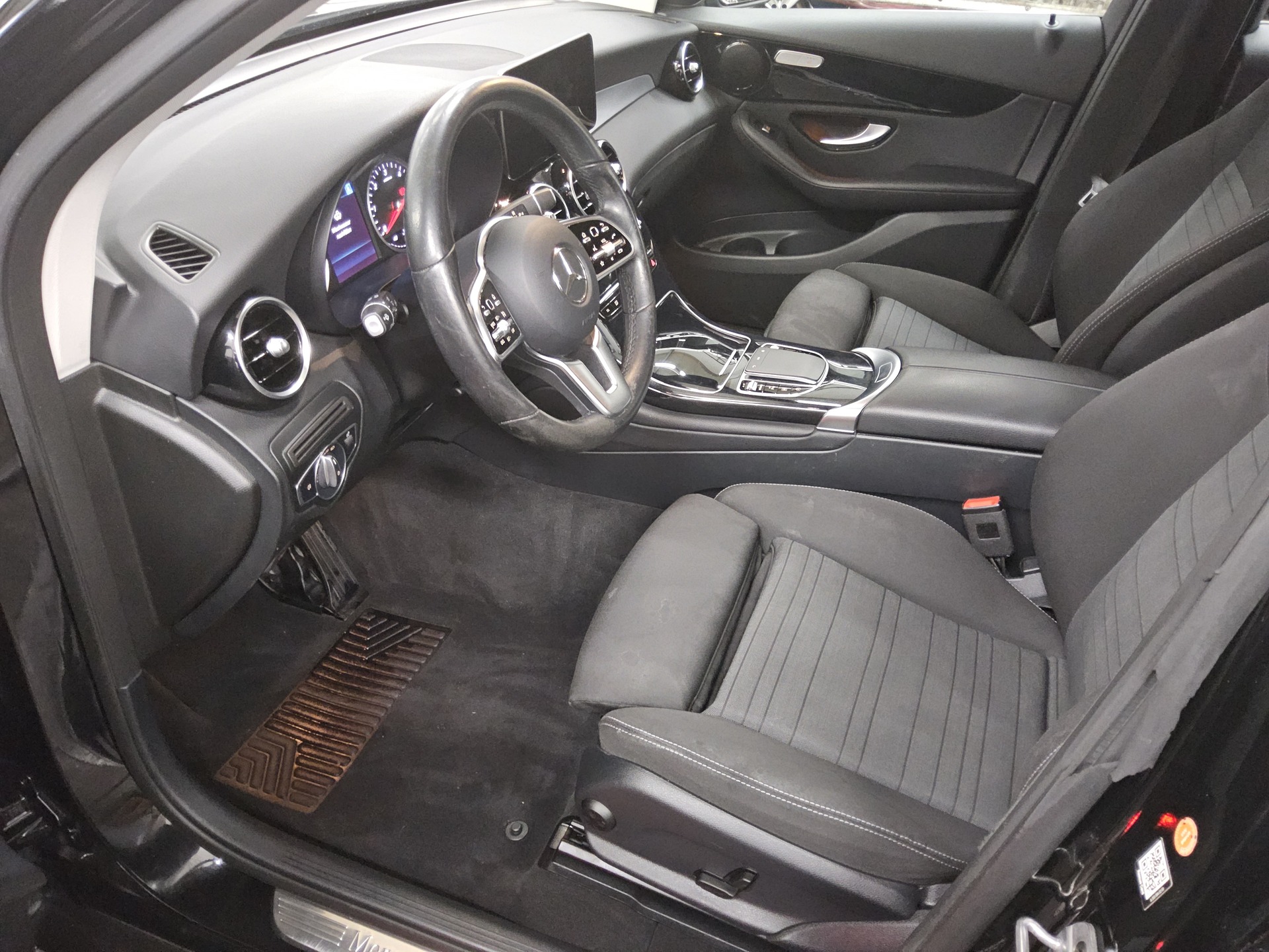 Mercedes-Benz GLC 220 d 4M Navi LED PDC SHZ 8