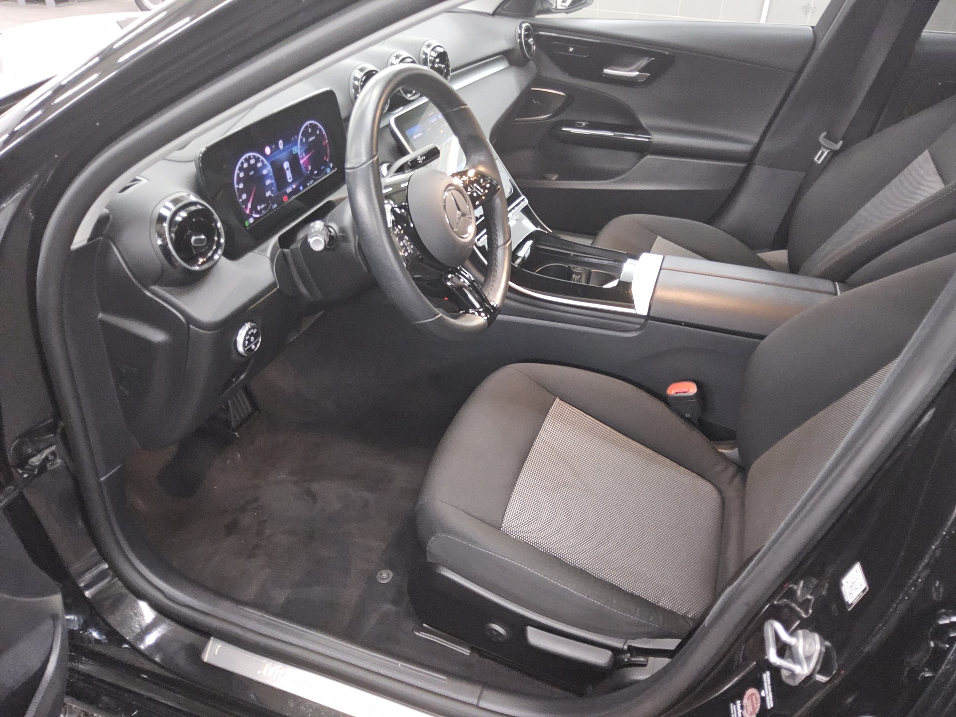 Mercedes-Benz C 200 d Navi Head-up-Display Sound LED 8