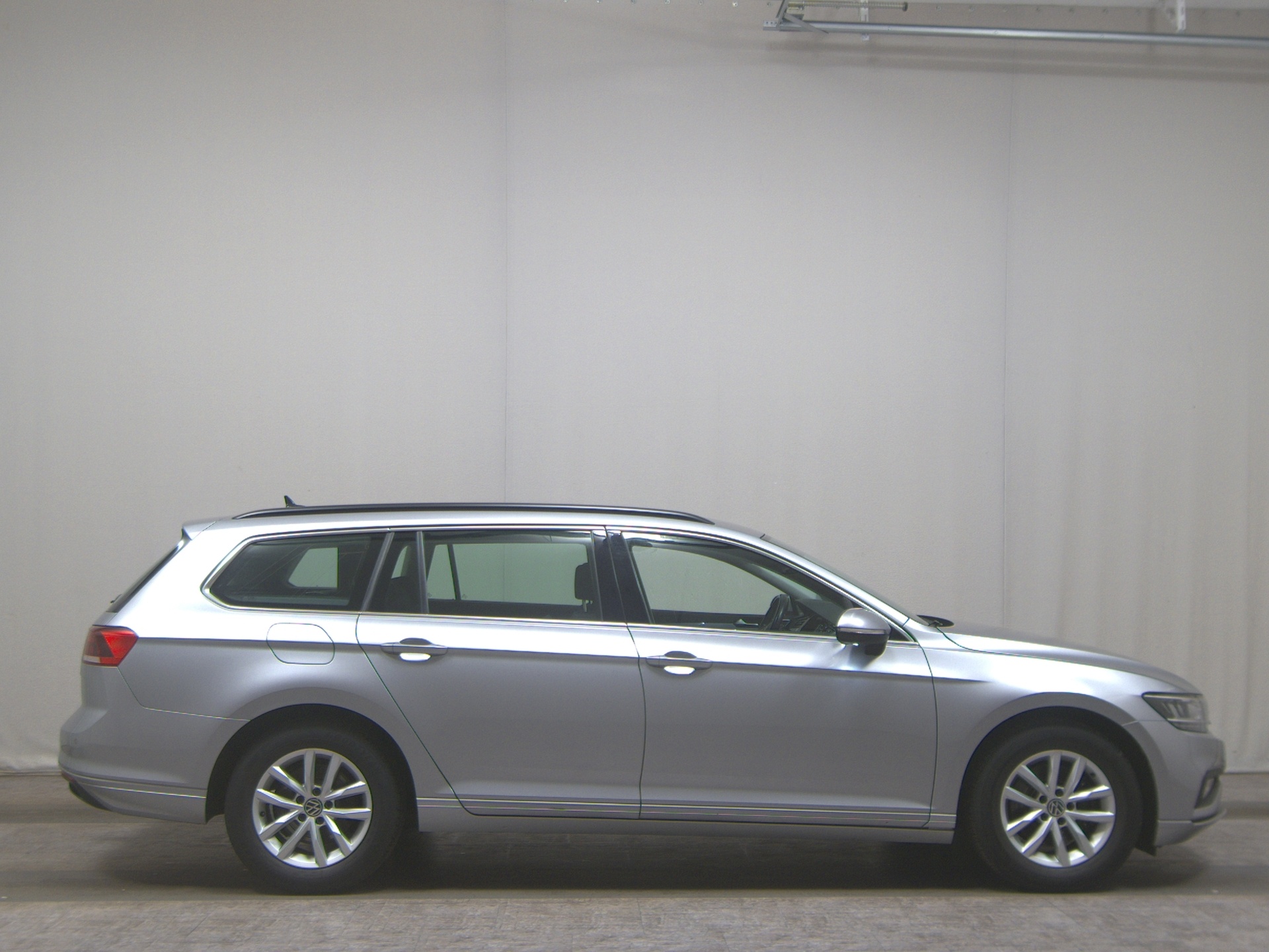 Volkswagen Passat Var. 2.0 TDI Business Navi LED DC AHK RFK 2
