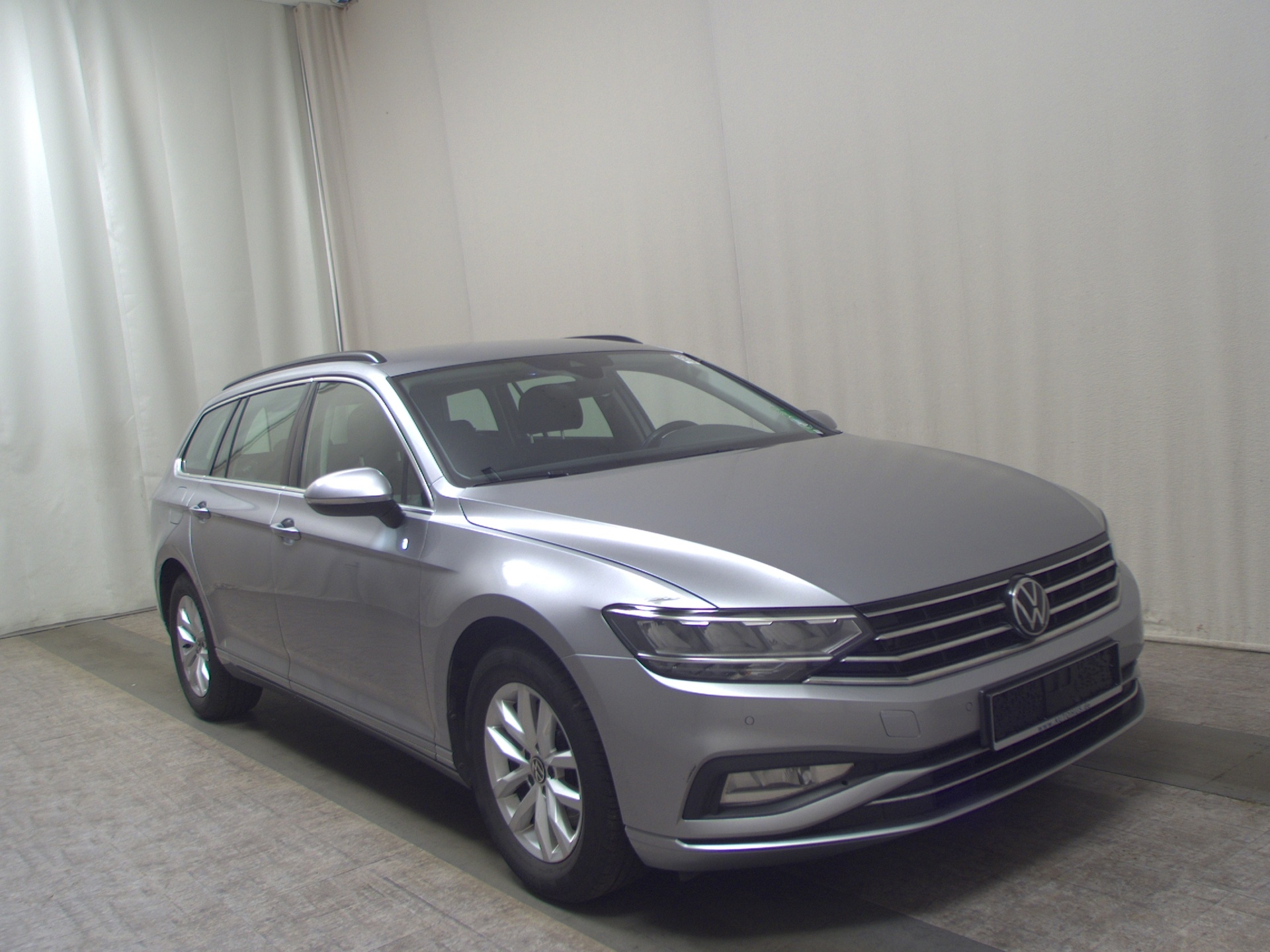 Volkswagen Passat Var. 2.0 TDI Business Navi LED DC AHK RFK 3