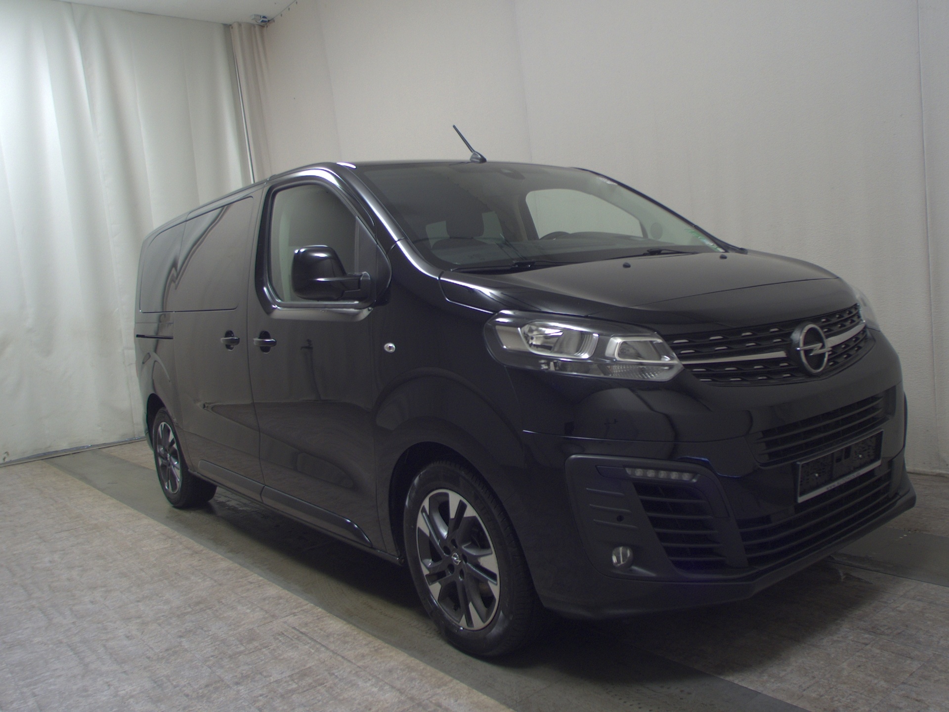 Opel Vivaro 2.0 D Edition M 8-Sitze Navi HuD AHK 3