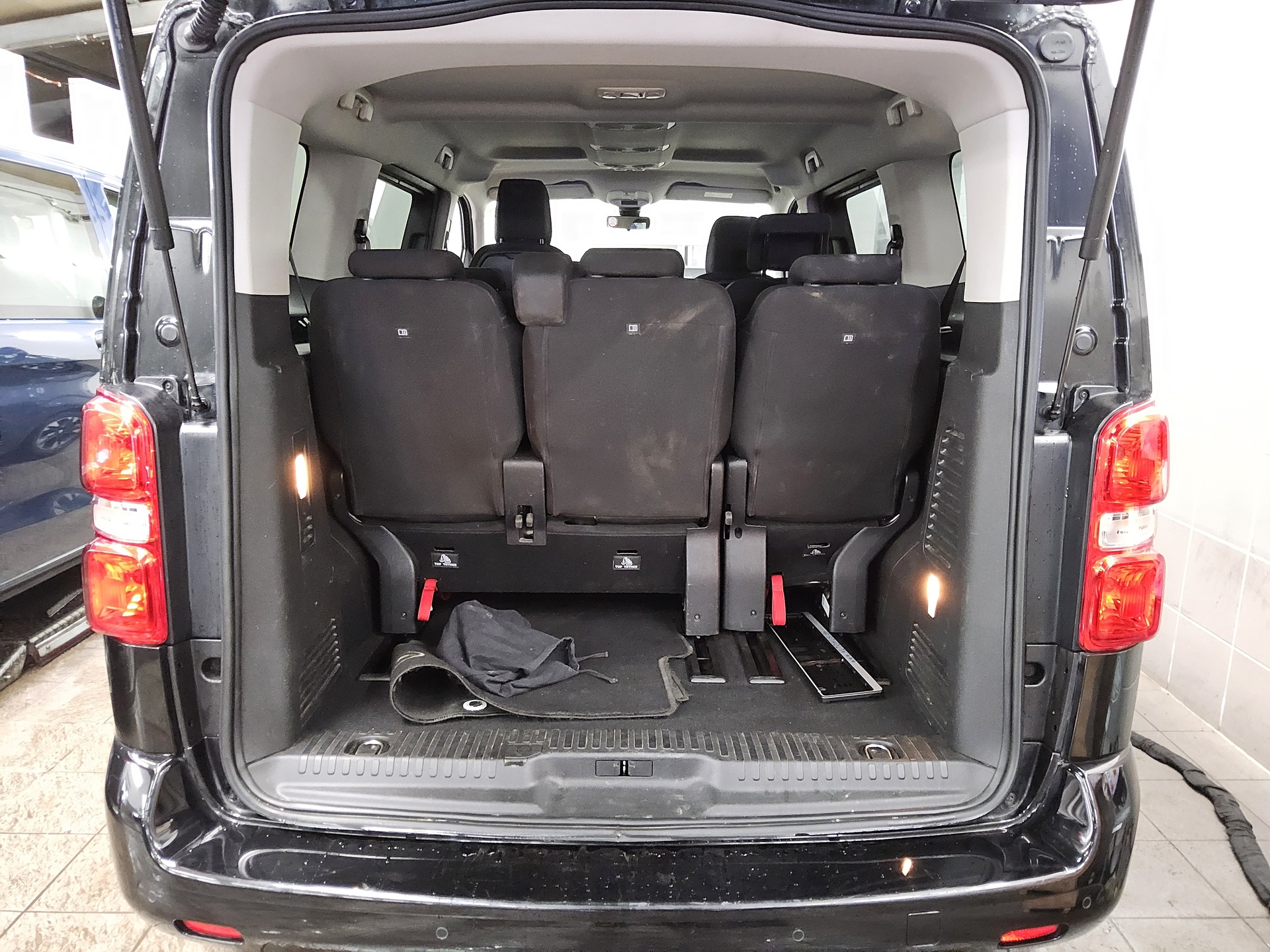 Opel Vivaro 2.0 D Edition M 8-Sitze Navi HuD AHK 11