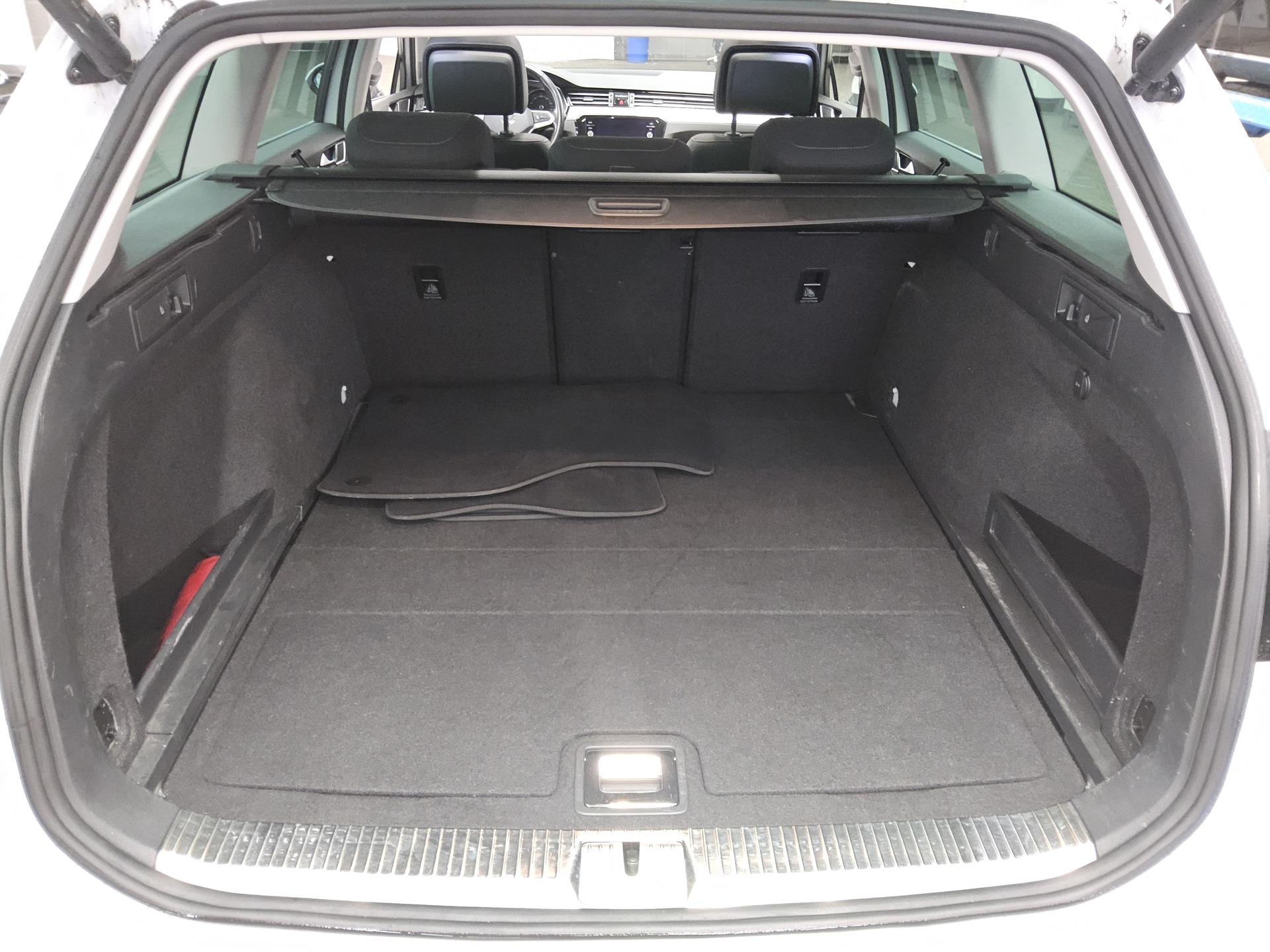 Volkswagen Passat Var. 2.0 TDI 4M Business Nav LED Pano RFK 11