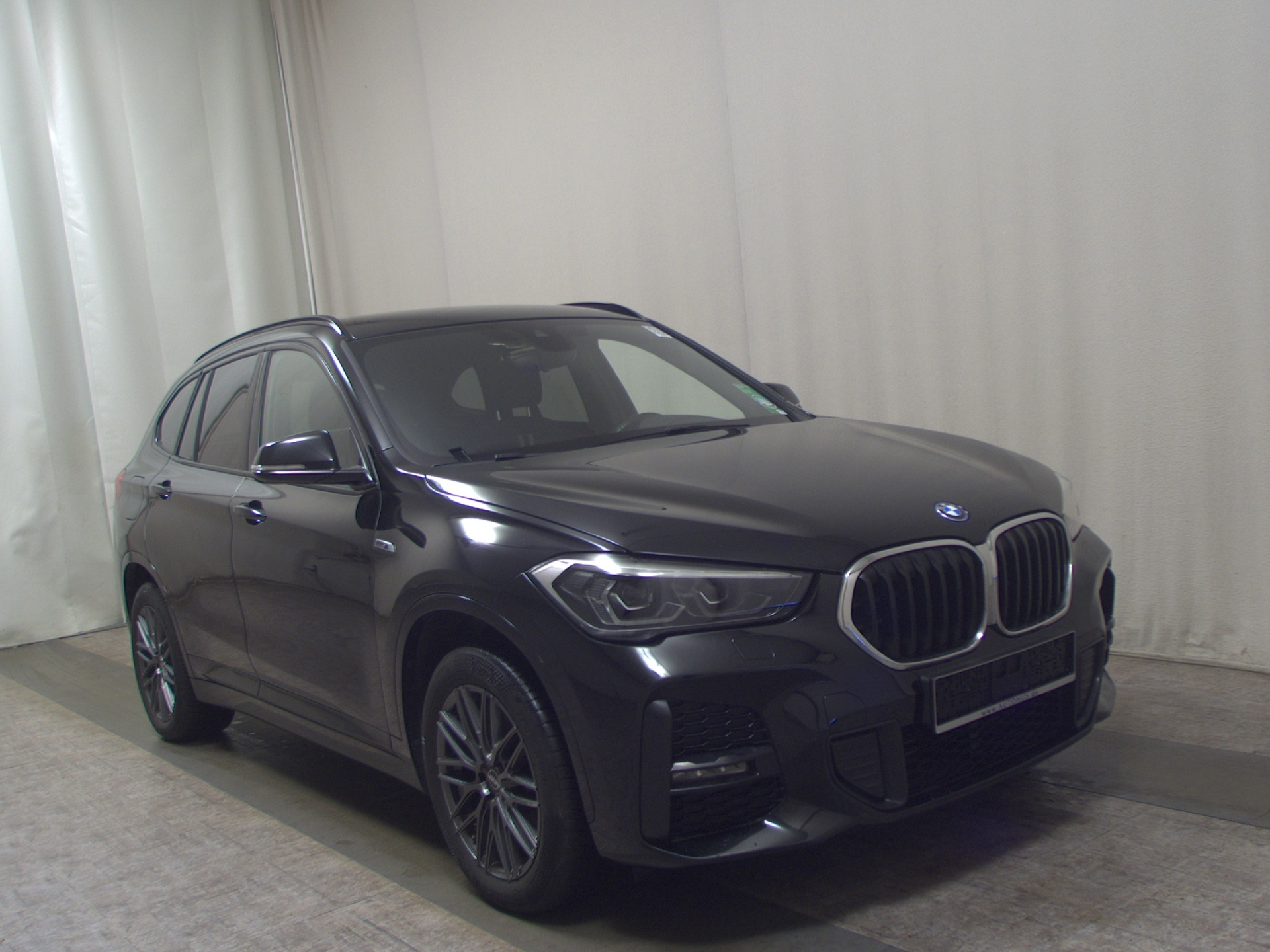 BMW X1 xDrive25e M-Sport Navi LED AHK Shz PDC 3