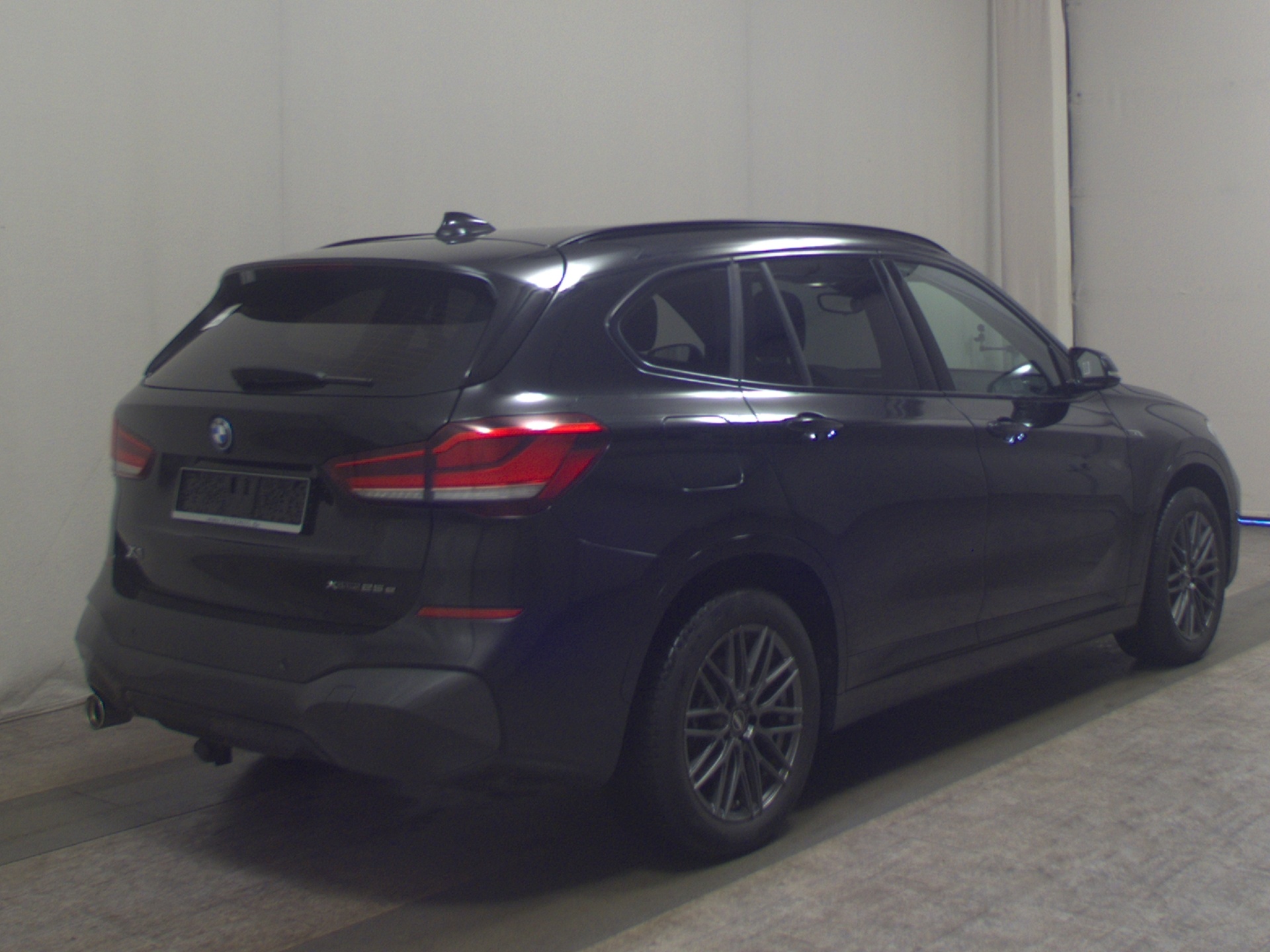 BMW X1 xDrive25e M-Sport Navi LED AHK Shz PDC 4