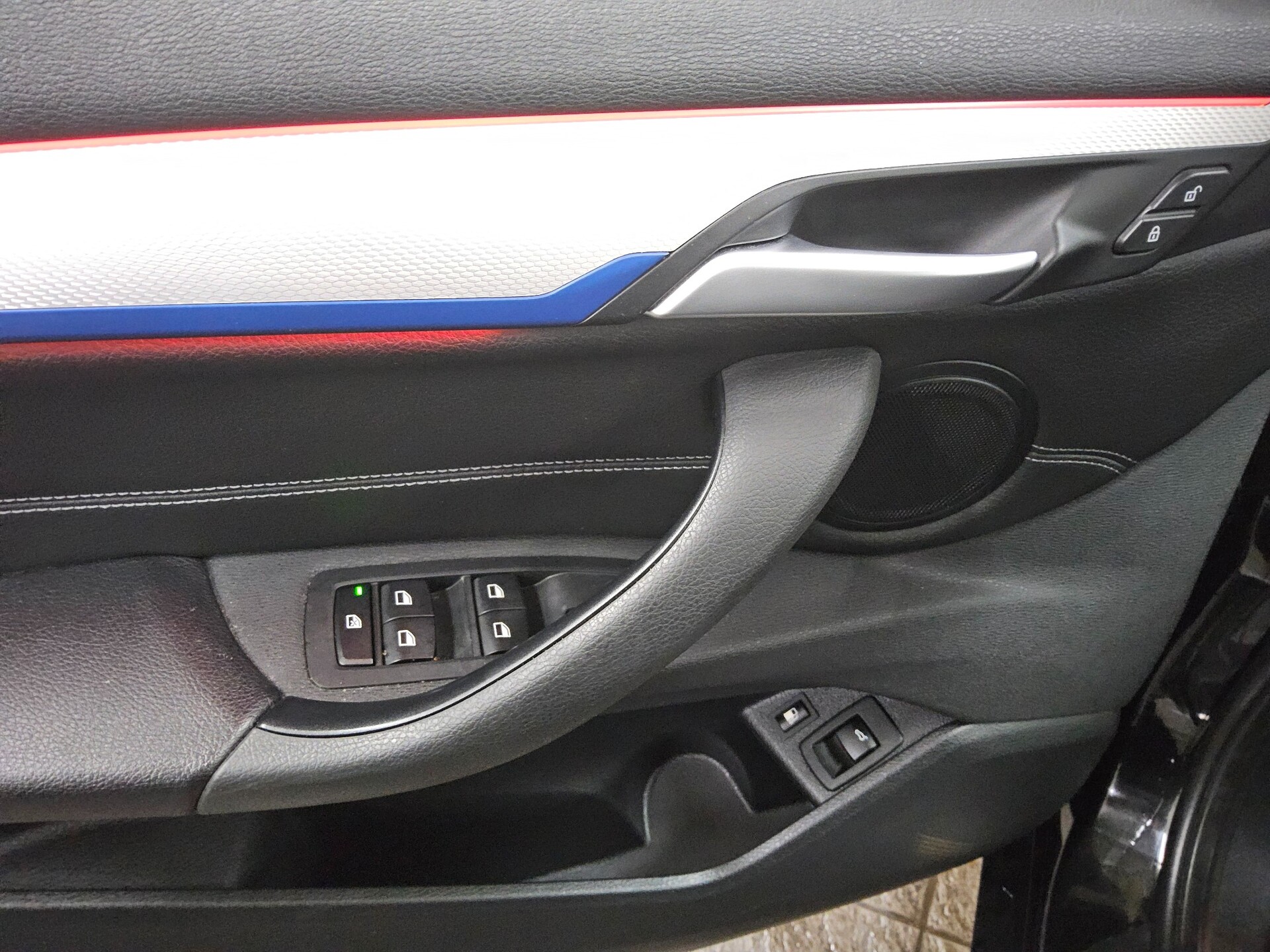 BMW X1 xDrive25e M-Sport Navi LED AHK Shz PDC 9