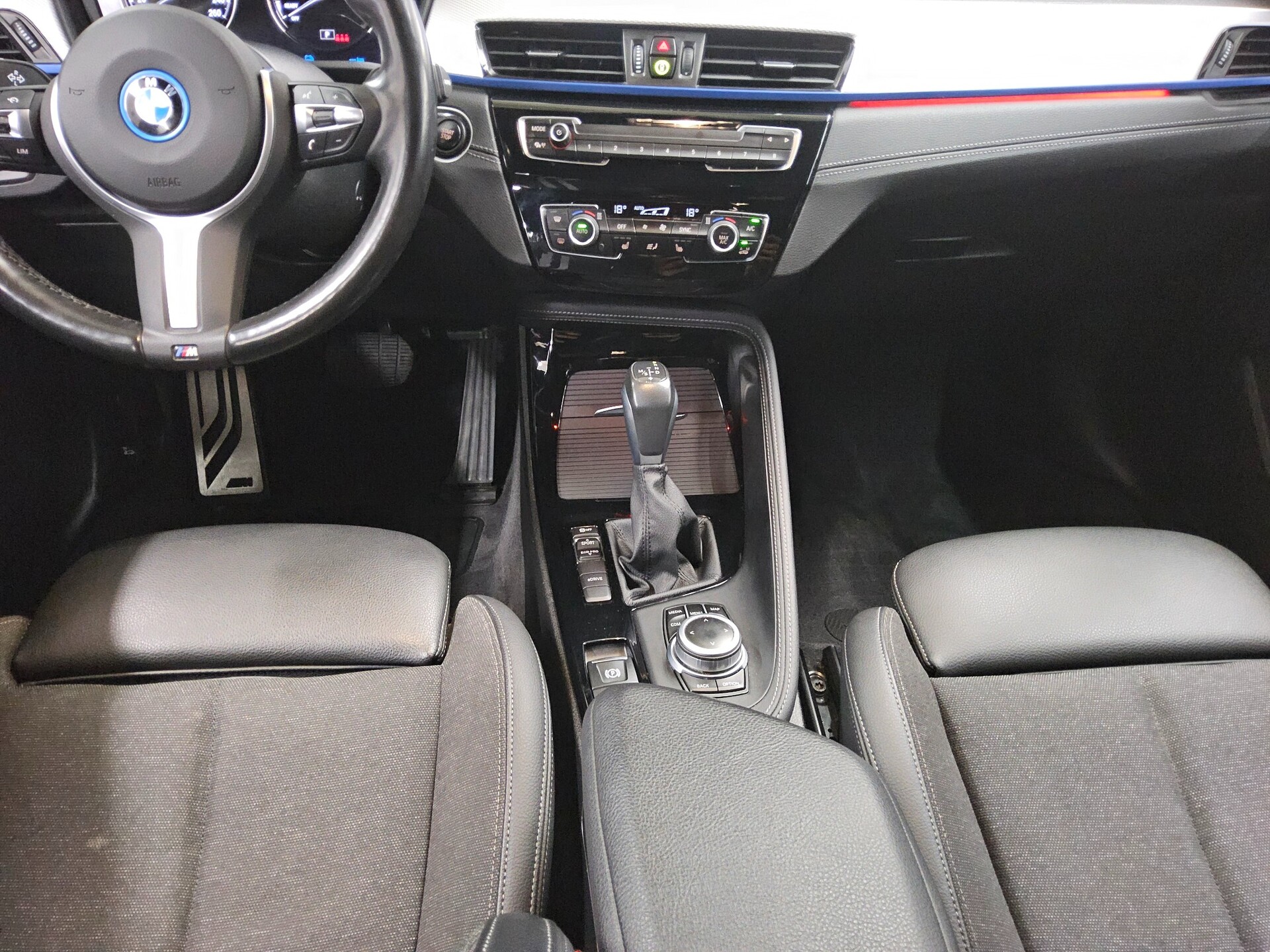 BMW X1 xDrive25e M-Sport Navi LED AHK Shz PDC 6