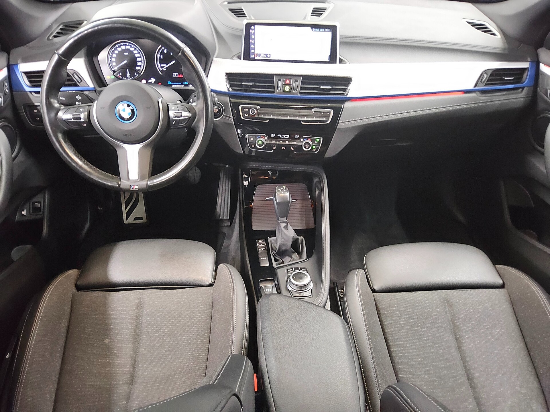 BMW X1 xDrive25e M-Sport Navi LED AHK Shz PDC 5