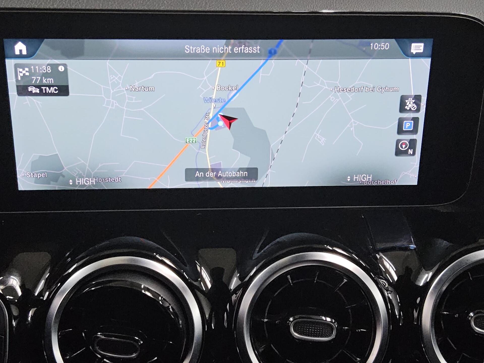 Mercedes-Benz GLA 220 d Progressive Navi LED AHK Kamera Shz 7