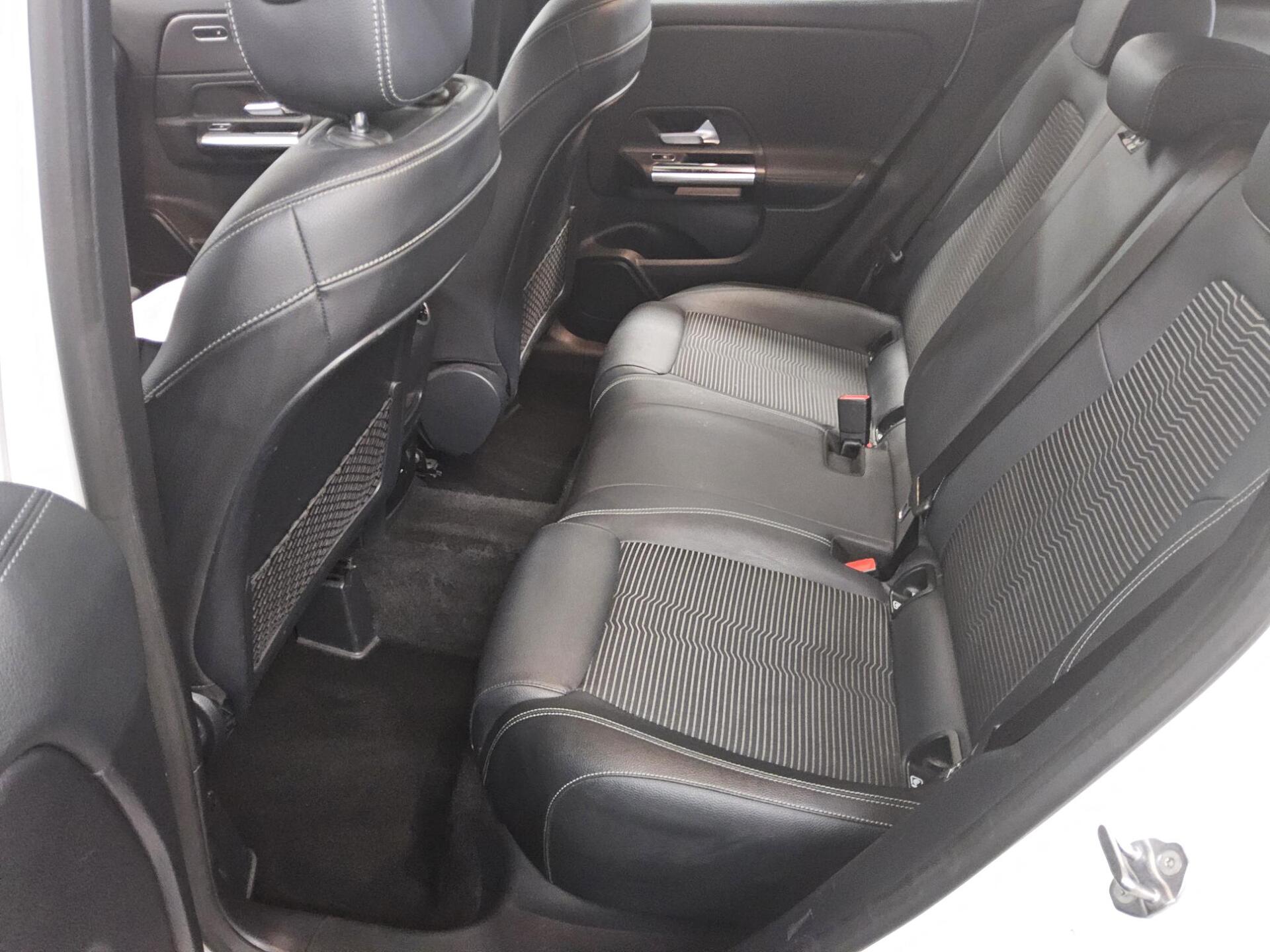 Mercedes-Benz GLA 220 d Progressive Navi LED AHK Kamera Shz 13