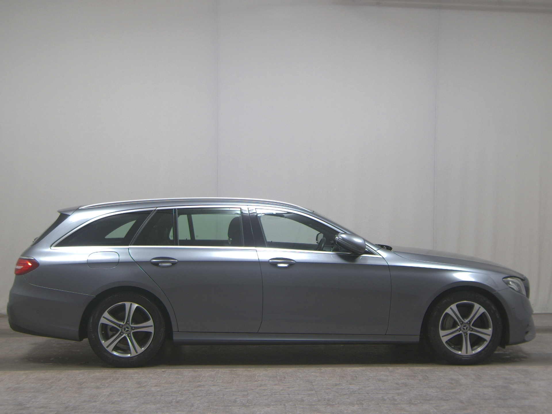 Mercedes-Benz E 220 T d AMG-Line Navi Widescreen LED RfK AHK