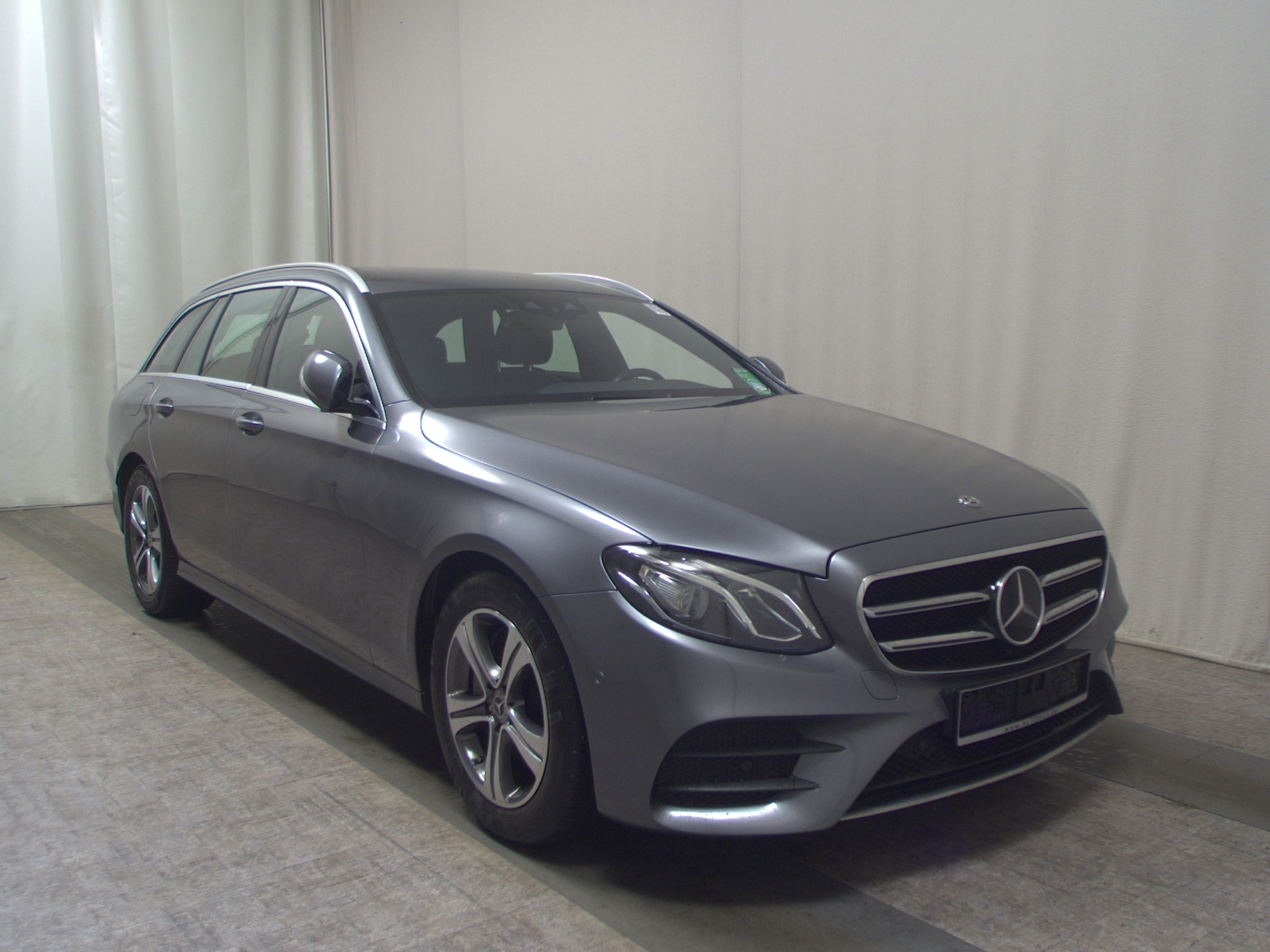 Mercedes-Benz E 220 T d AMG-Line Navi Widescreen LED RfK AHK 3