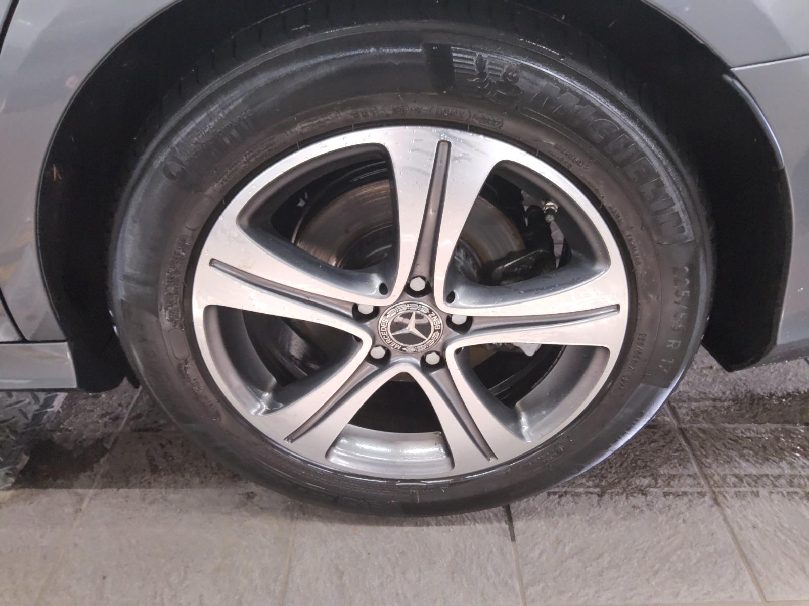 Mercedes-Benz E 220 T d AMG-Line Navi Widescreen LED RfK AHK 11