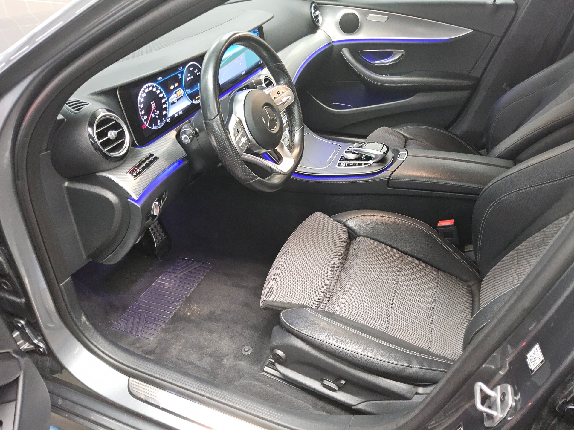 Mercedes-Benz E 220 T d AMG-Line Navi Widescreen LED RfK AHK 9