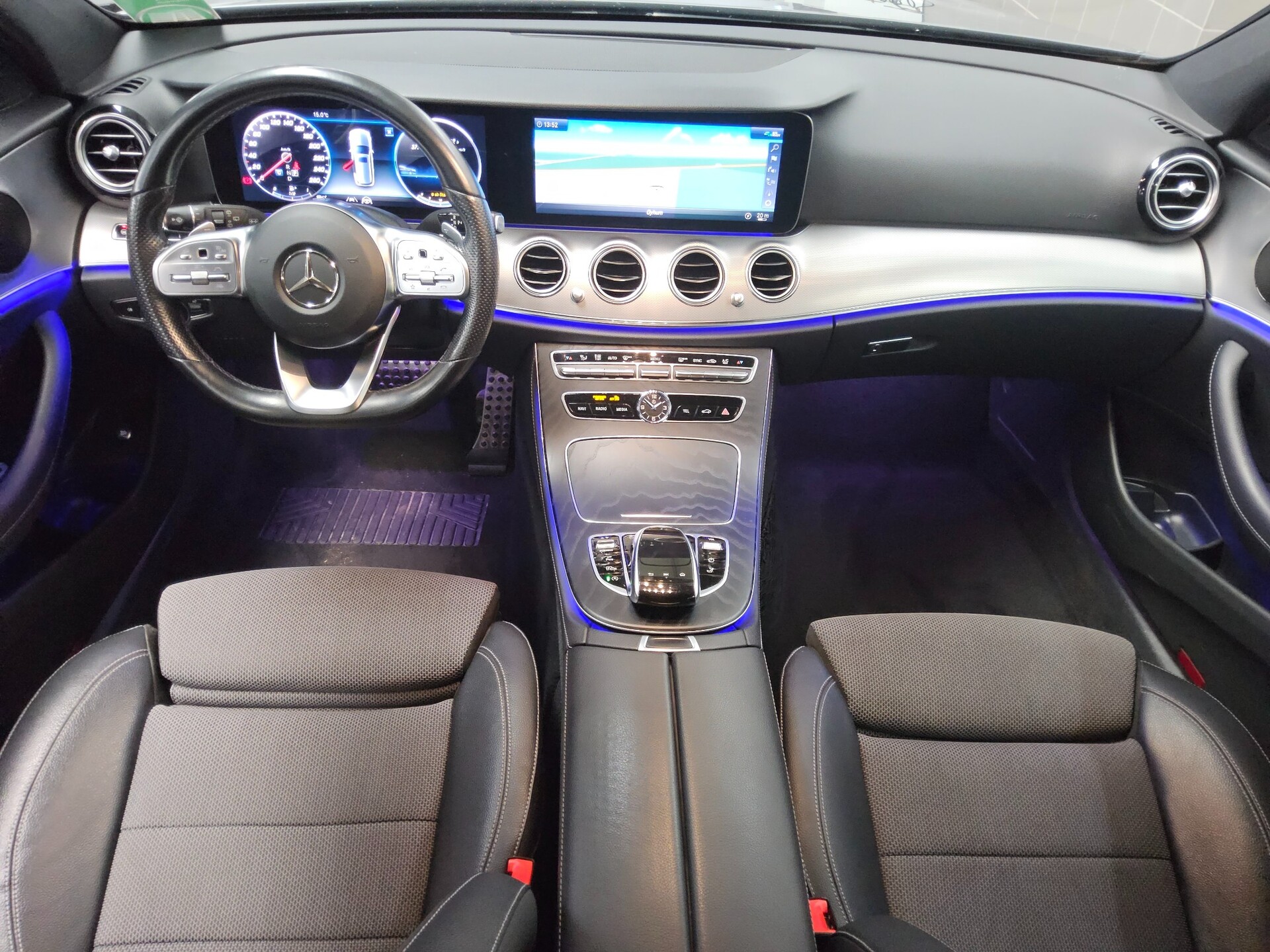 Mercedes-Benz E 220 T d AMG-Line Navi Widescreen LED RfK AHK 5