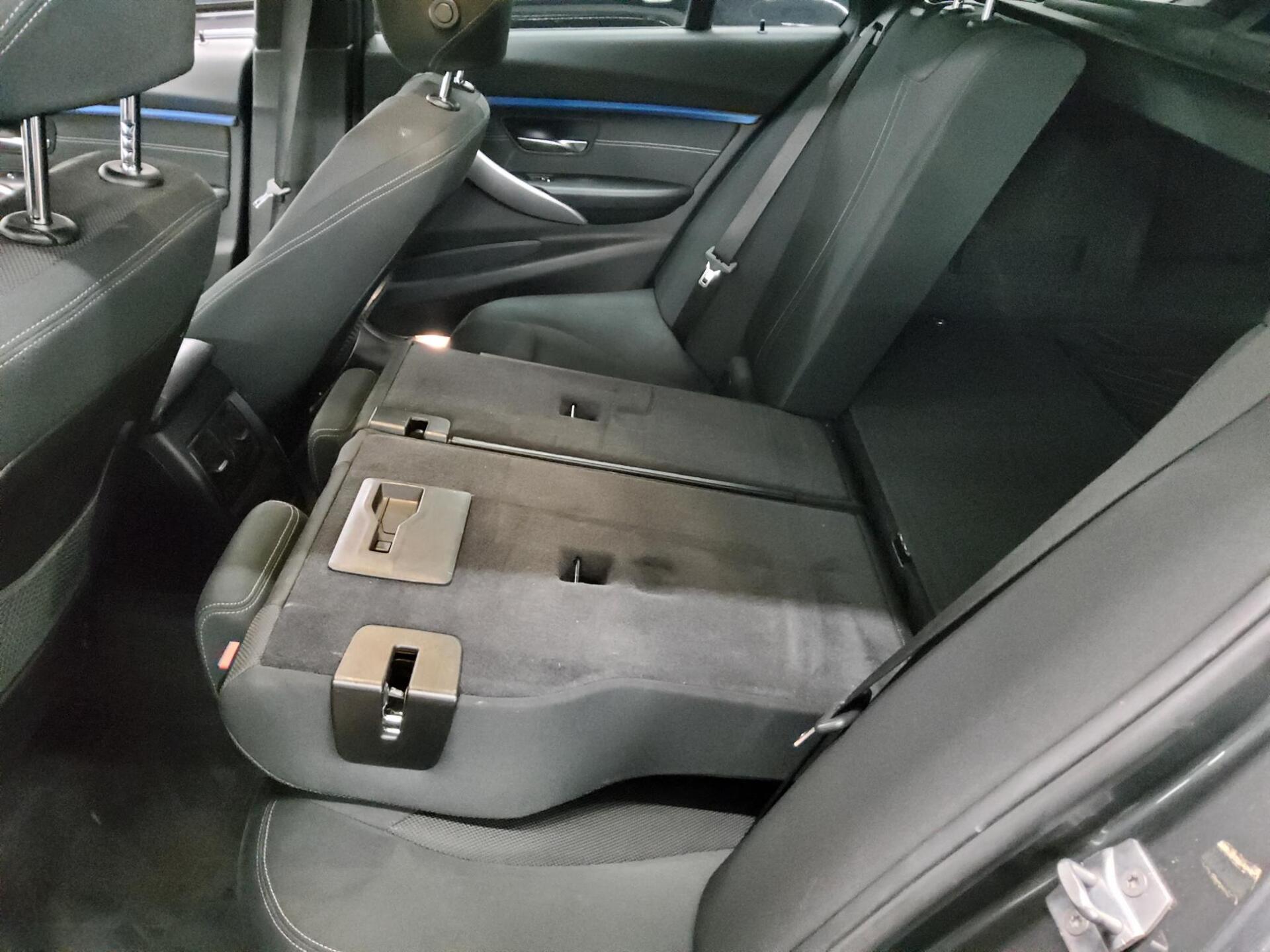 BMW 320dA Touring M-Sport Navi LED AHK PDC SHZ 13