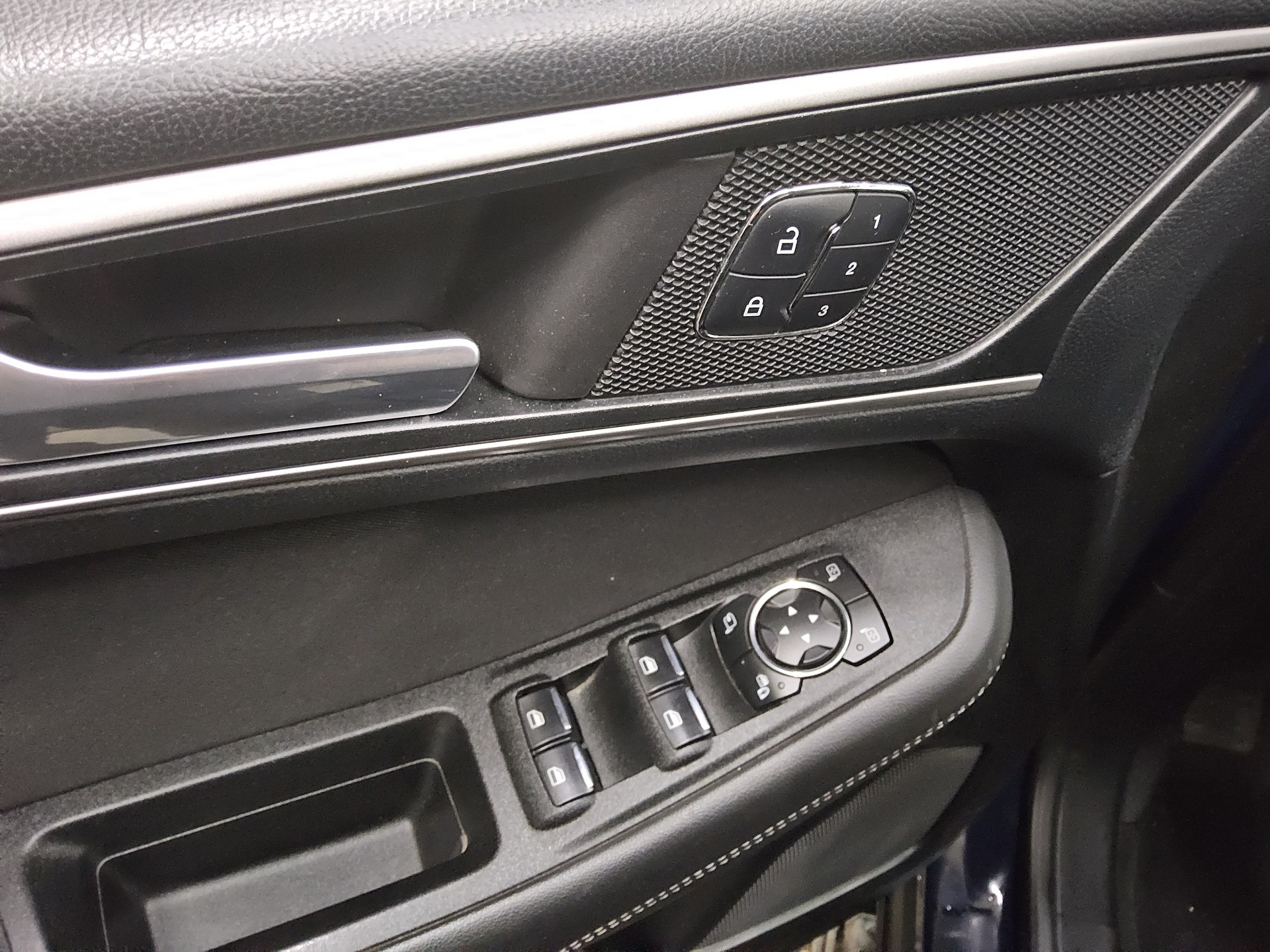 Ford S-Max 2.0 TDCi Business AHK Navi SHz PDC 9