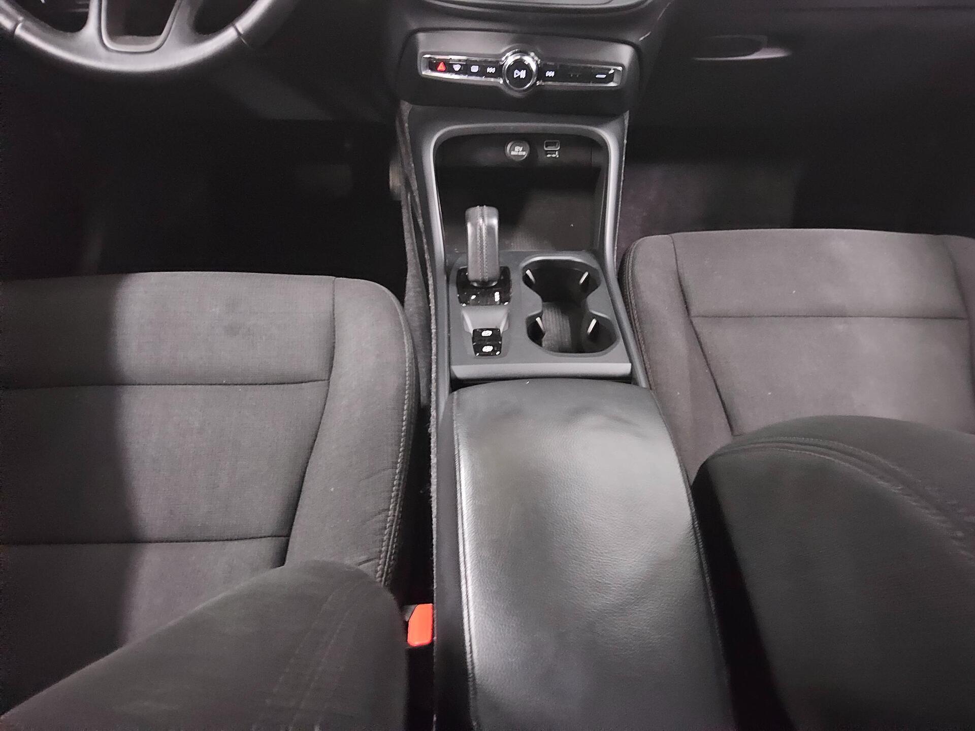 Volvo XC40 D3 Navi LED RFK AHK 6