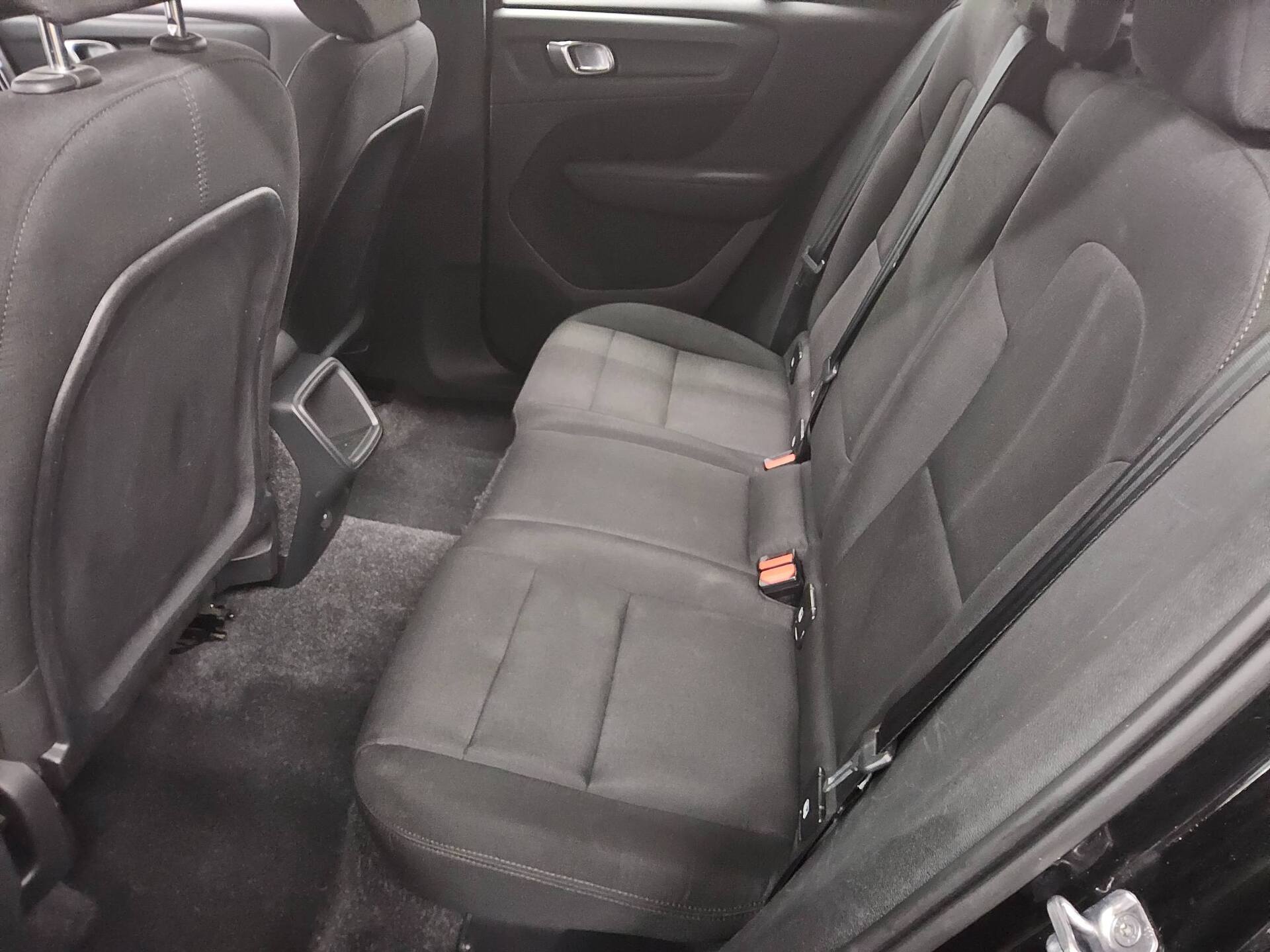 Volvo XC40 D3 Navi LED RFK AHK 13