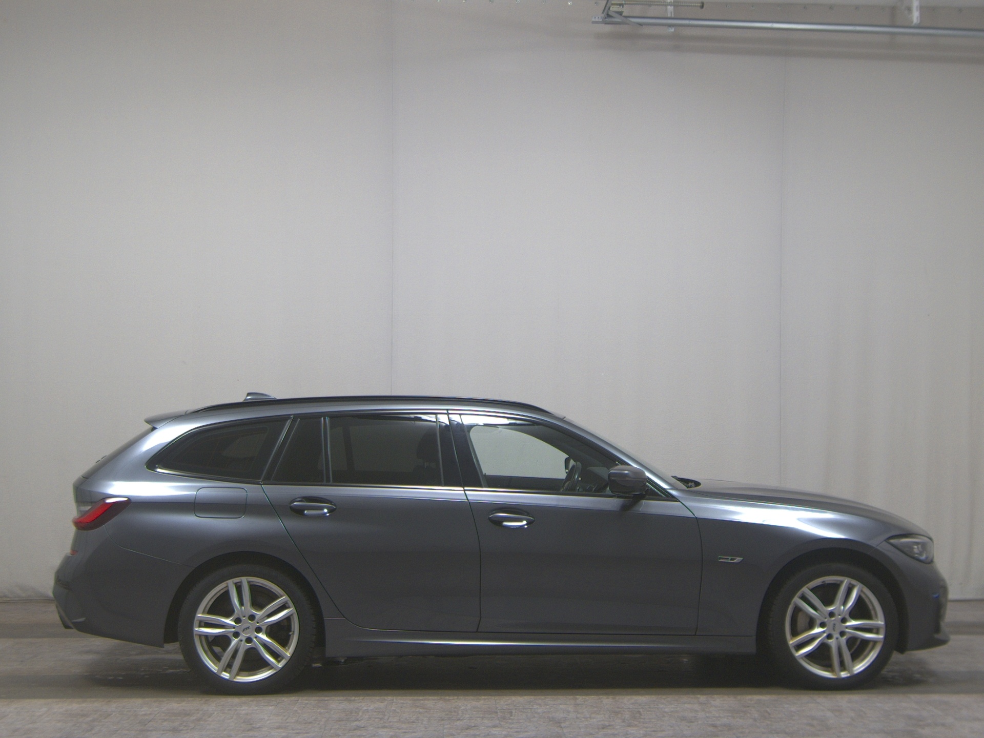 BMW 330e Touring M-Sport Navi Pano LED+ LC-Pro AHK