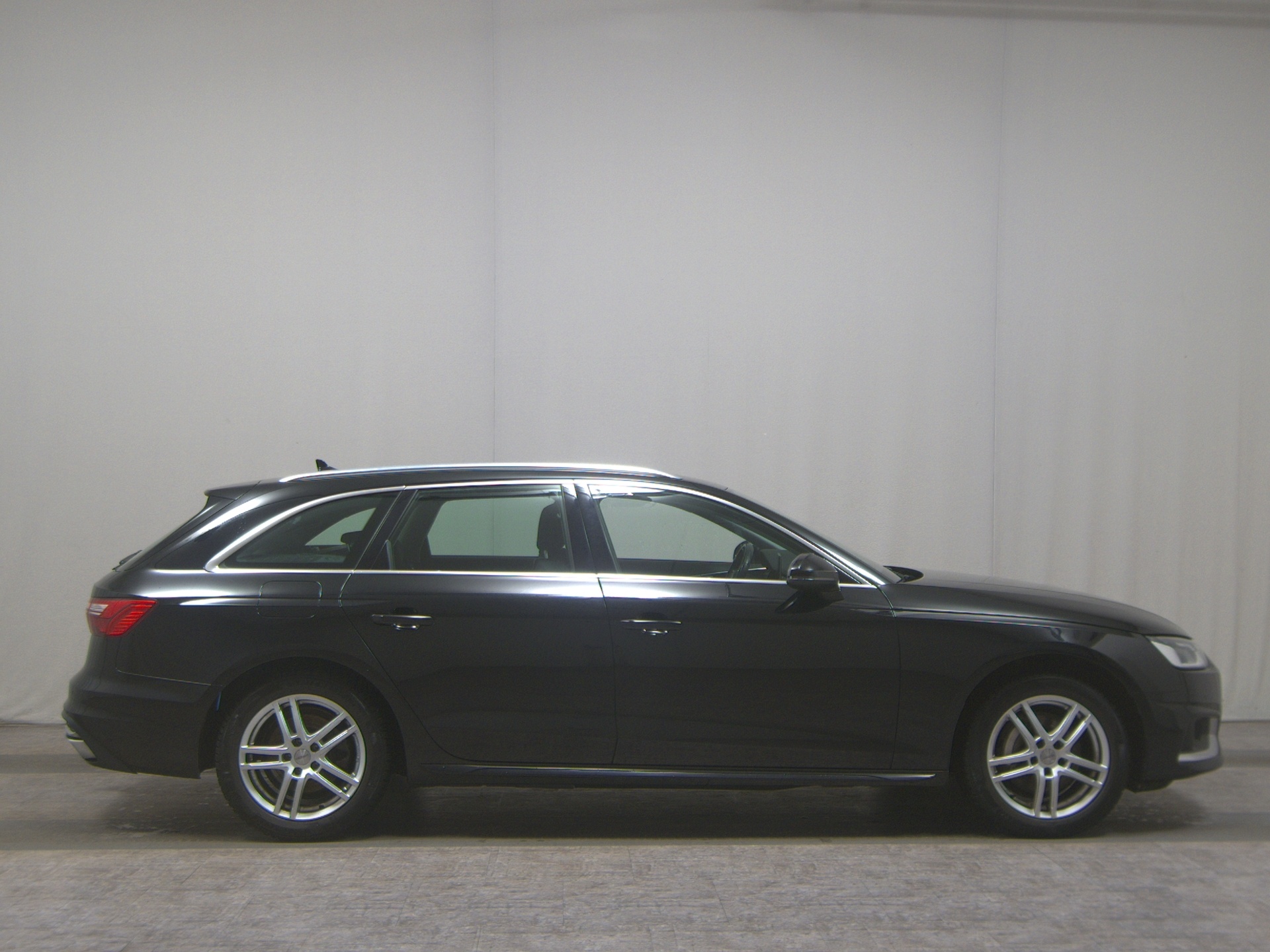 Audi A4 Avant 40 TDI advanced AHK Navi LED Sportsitze