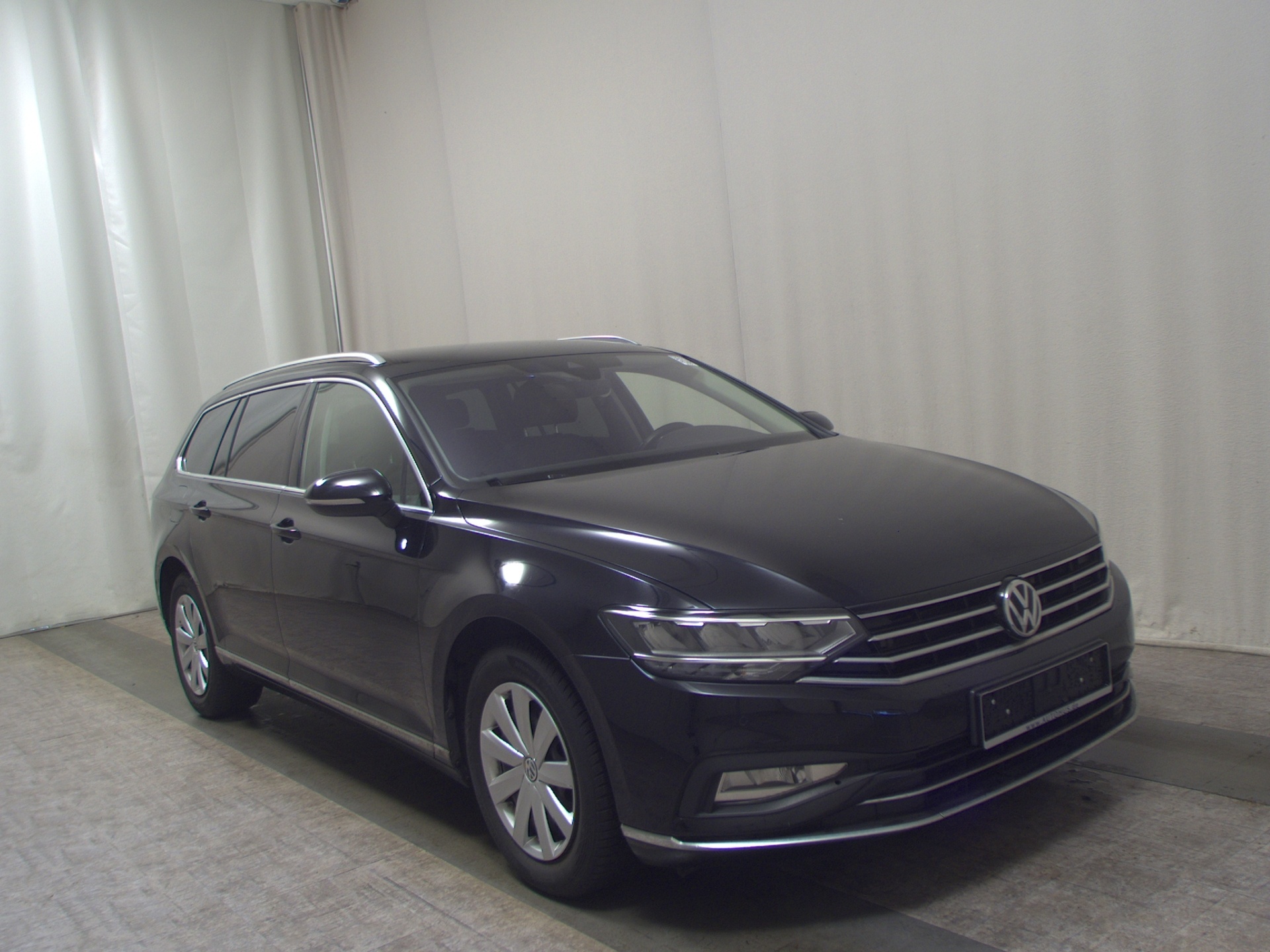 Volkswagen Passat Var. 2.0 TDI Elegance Navi LED RFK AHK 3