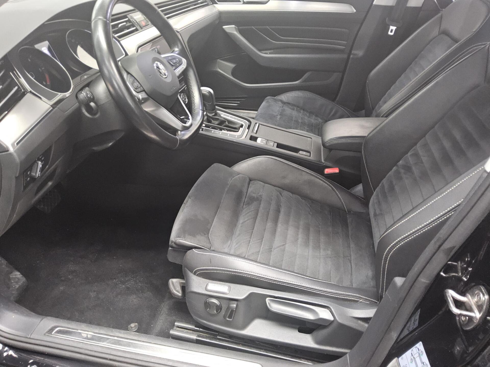 Volkswagen Passat Var. 2.0 TDI Elegance Navi LED RFK AHK 8